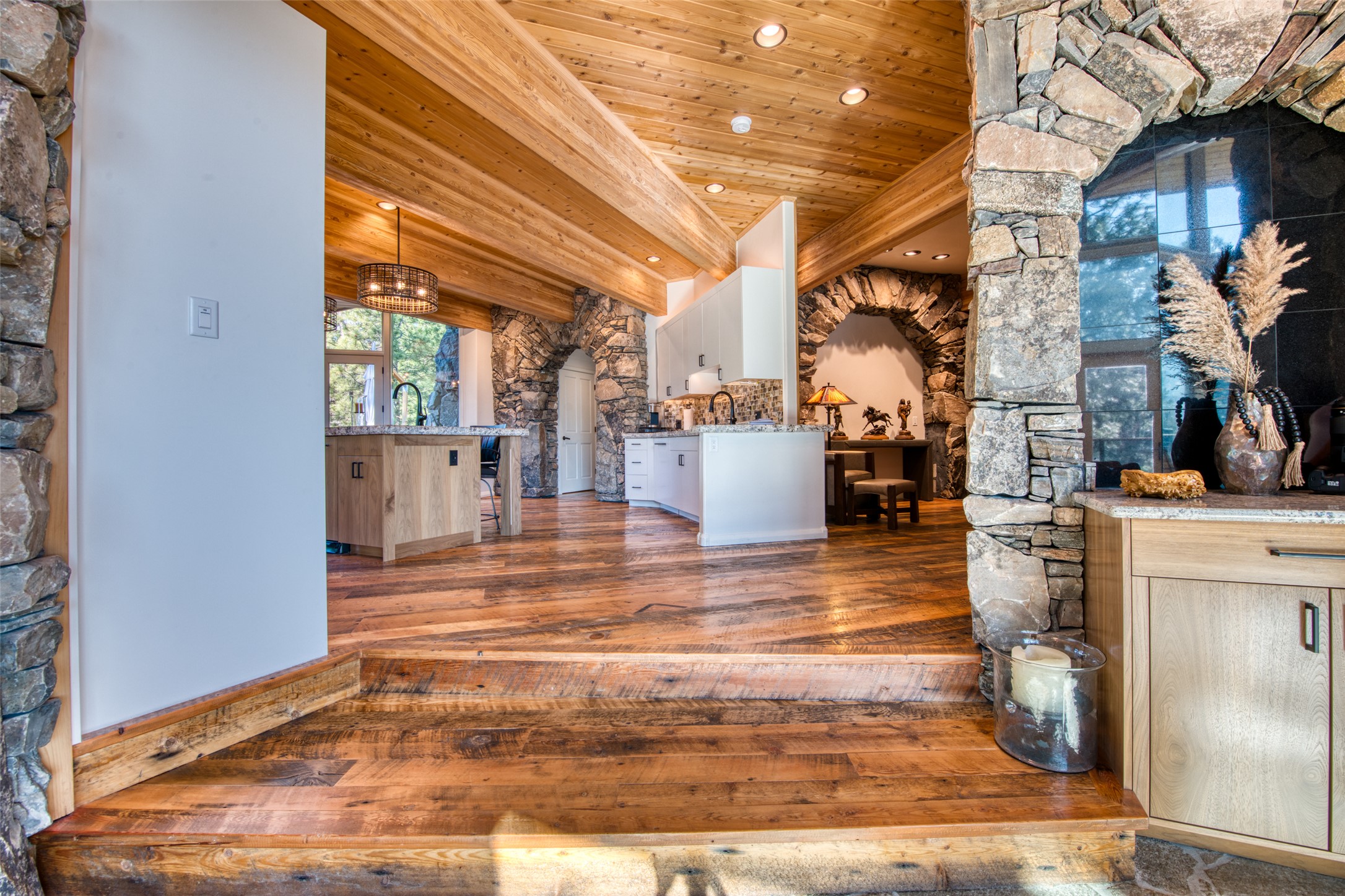 Stevensville, Montana 59870, United States, 2 Bedrooms Bedrooms, ,3 BathroomsBathrooms,Residential,Pending,35014