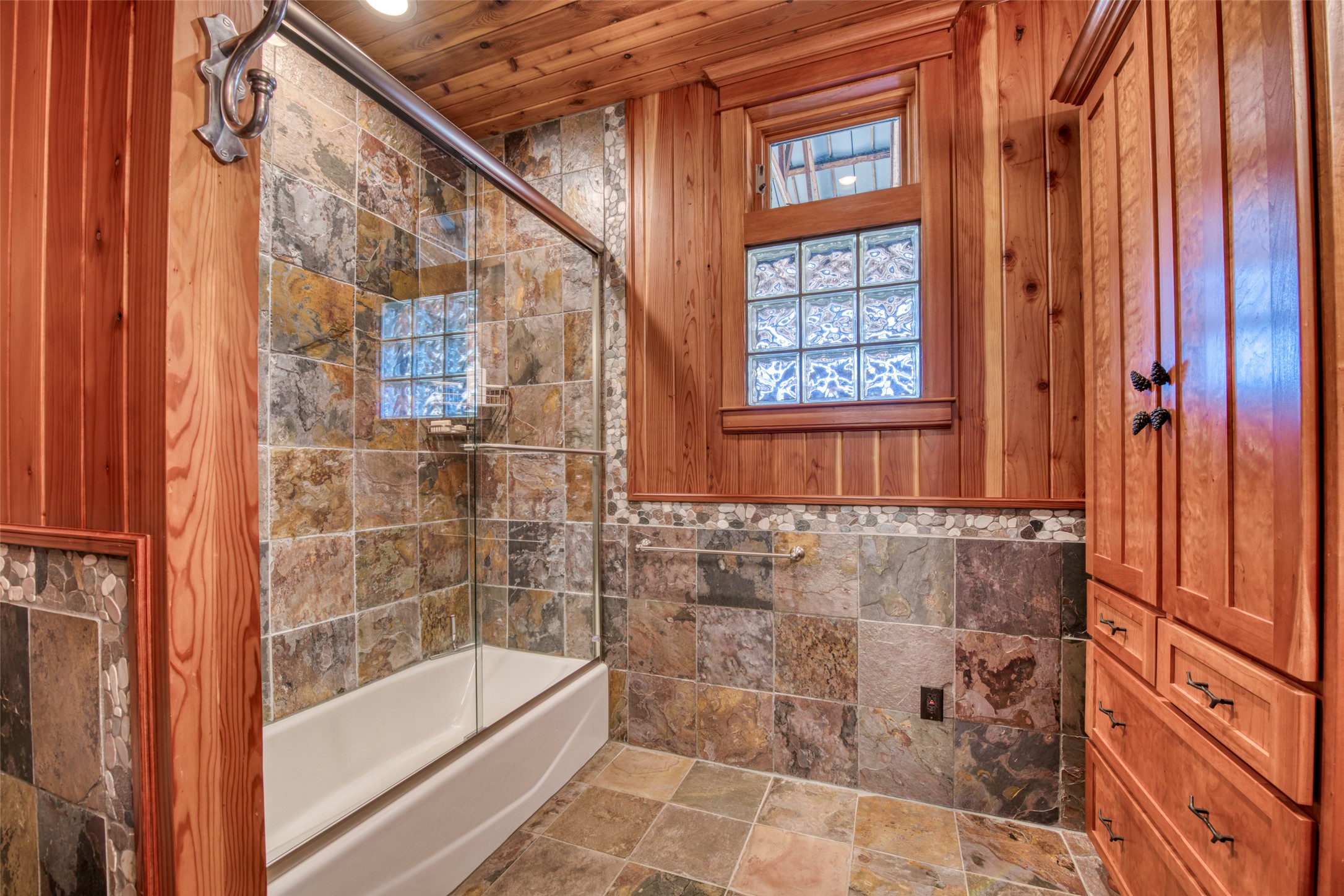 Stevensville, Montana 59870, United States, 2 Bedrooms Bedrooms, ,3 BathroomsBathrooms,Residential,Pending,35014