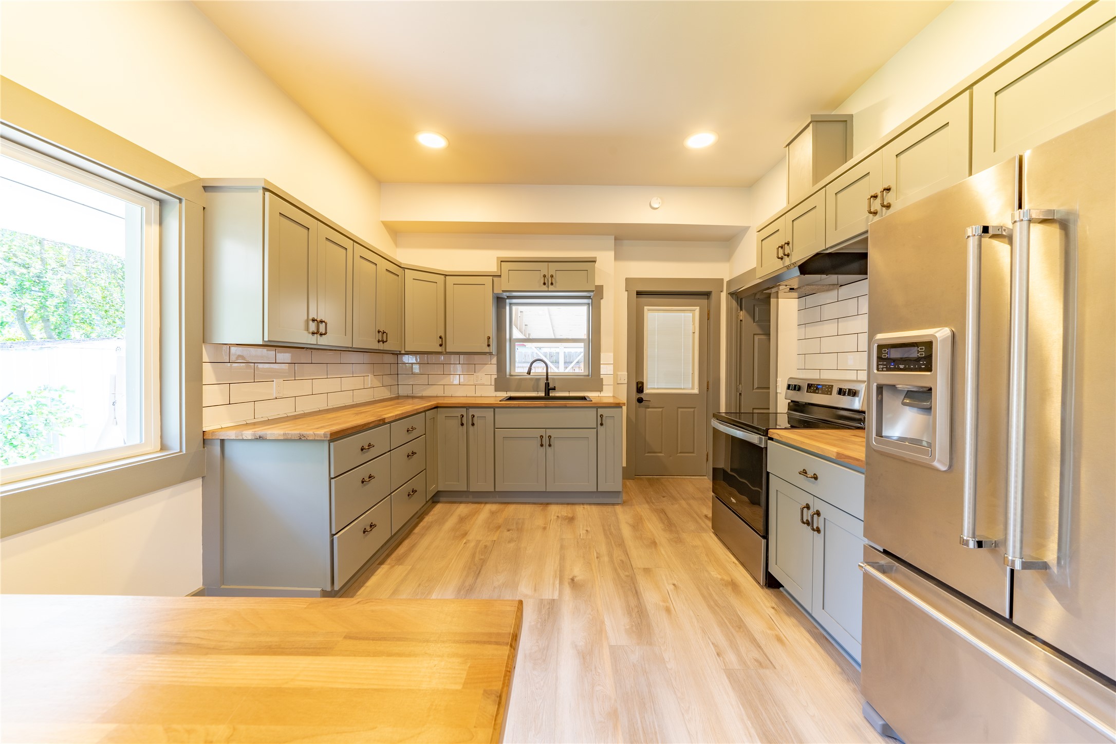 130 10th Street E