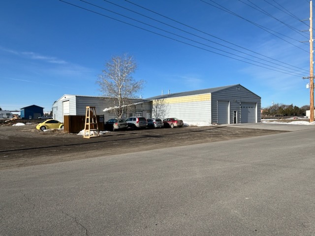 412 E Railroad Avenue N