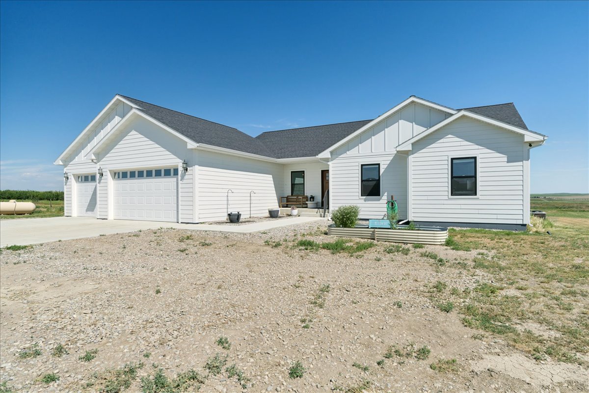 1002 4th Lane NE