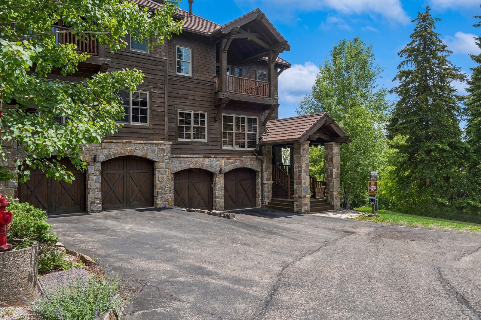153 Slopeside Drive