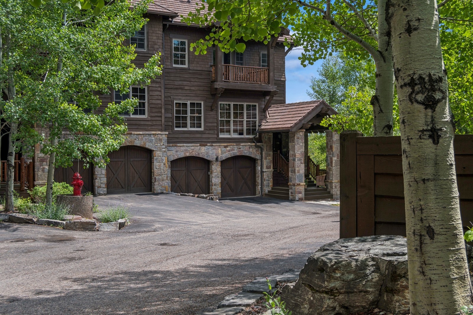 153 Slopeside Drive