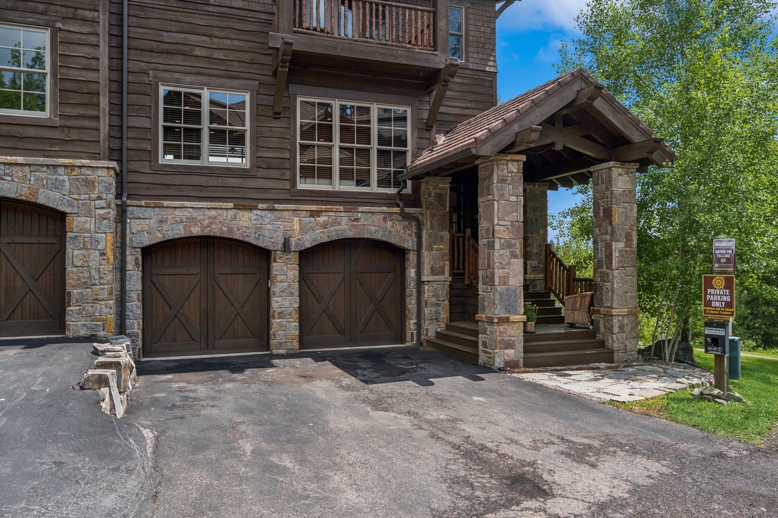 153 Slopeside Drive