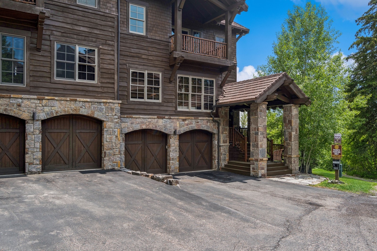 153 Slopeside Drive