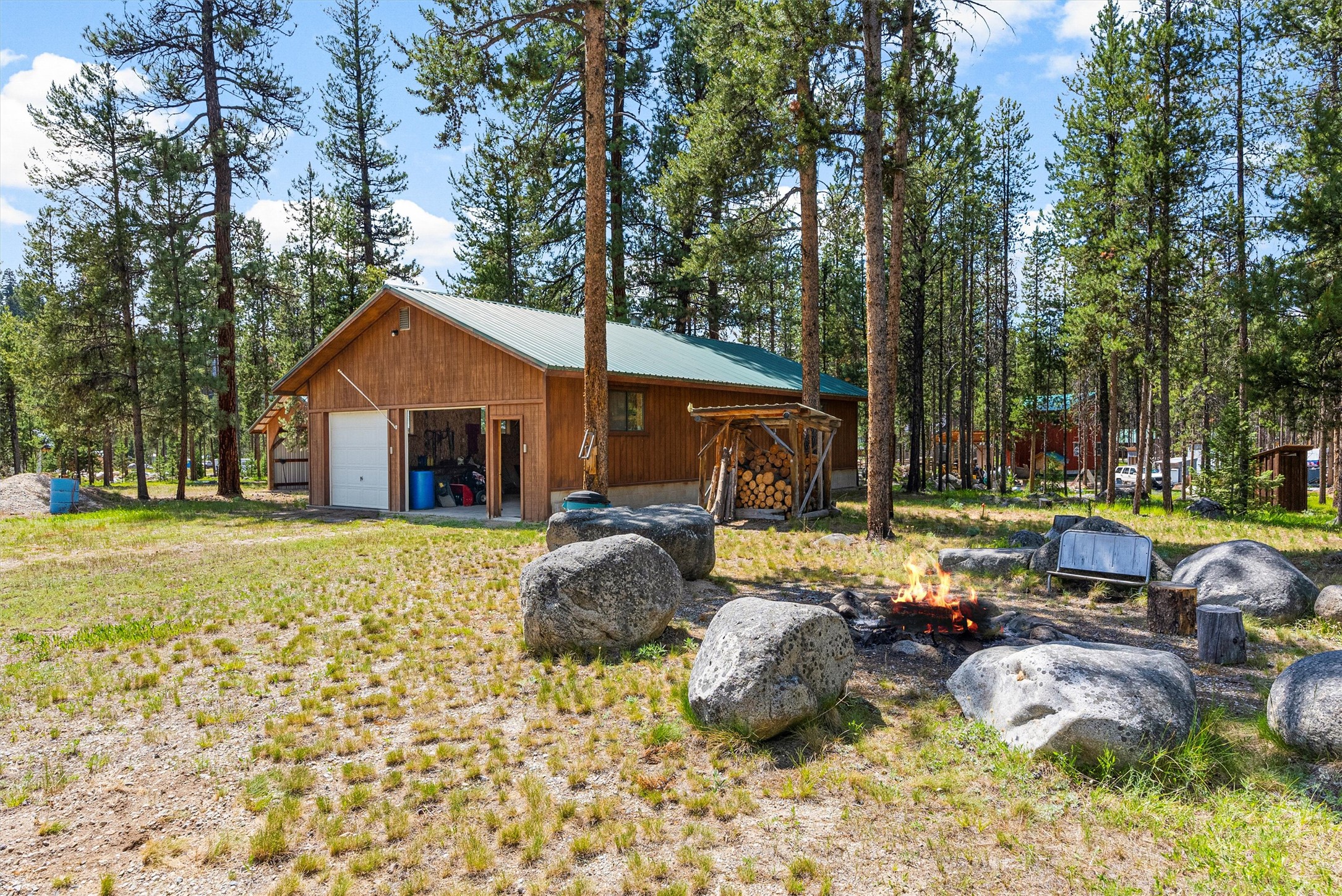 Sula, Montana 59871, United States, 2 Bedrooms Bedrooms, ,1 BathroomBathrooms,Residential,Active,155965