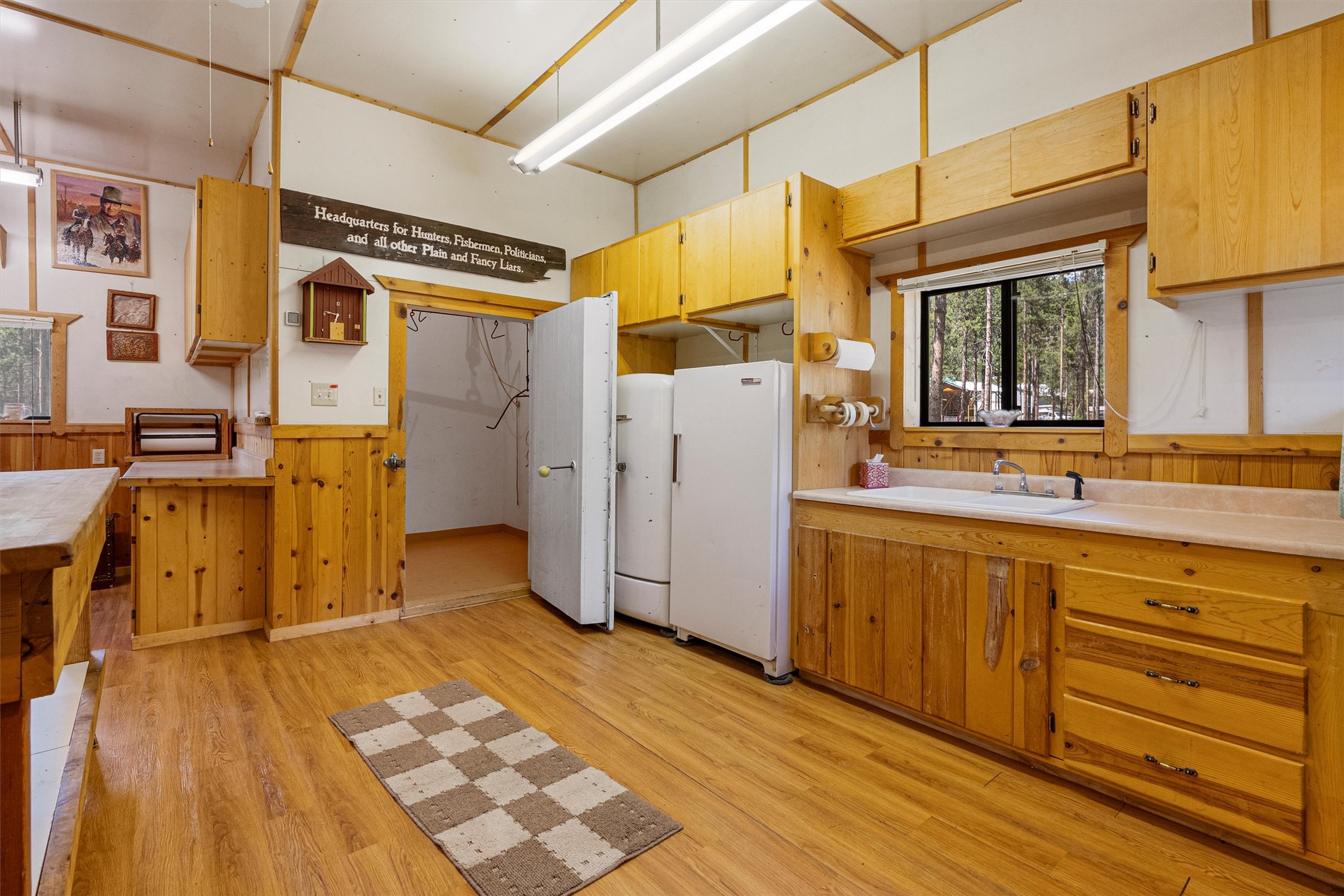 Sula, Montana 59871, United States, 2 Bedrooms Bedrooms, ,1 BathroomBathrooms,Residential,Active,155965