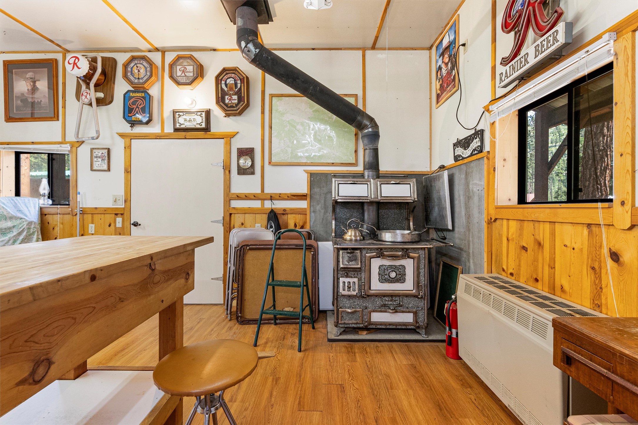 Sula, Montana 59871, United States, 2 Bedrooms Bedrooms, ,1 BathroomBathrooms,Residential,Active,155965