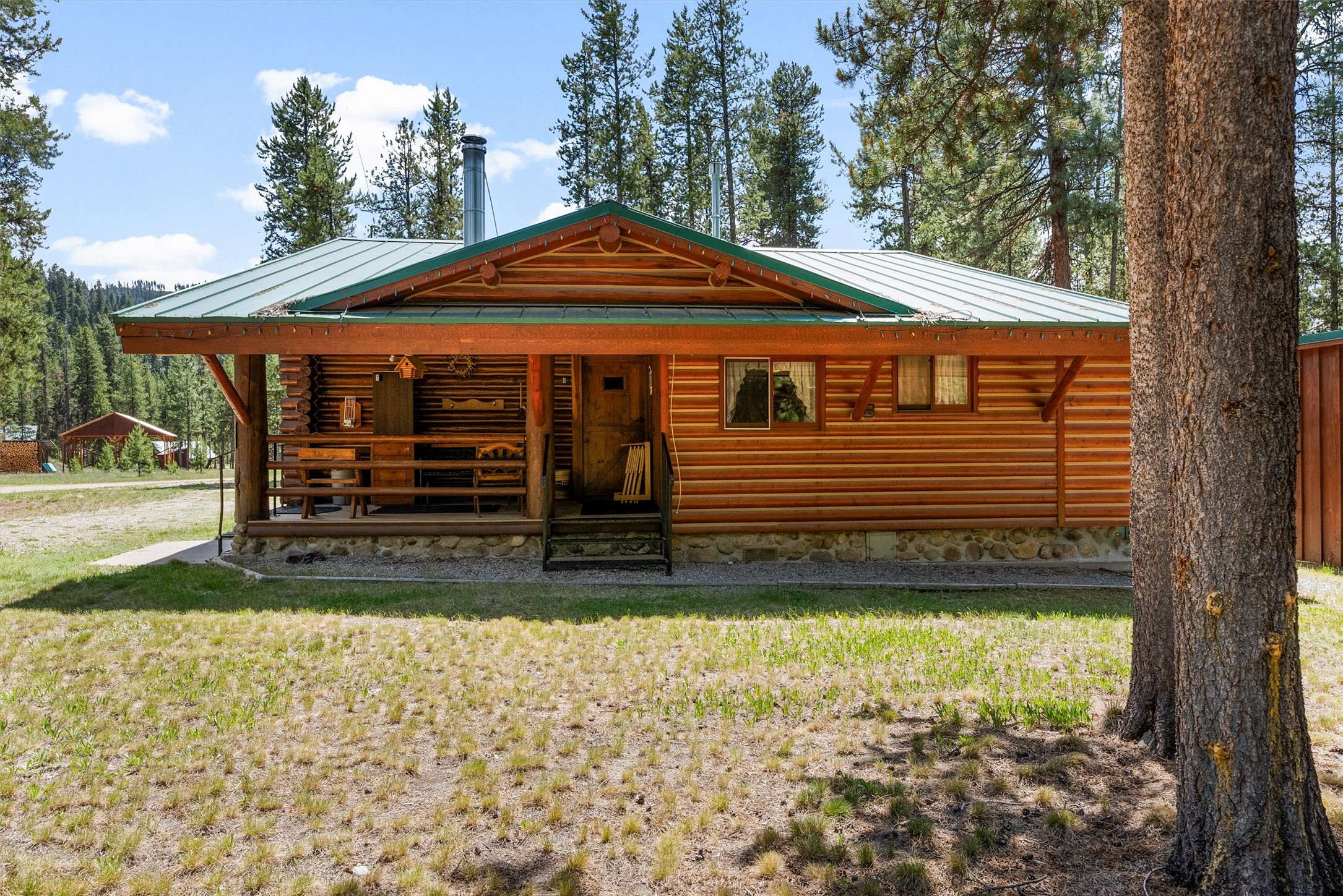 Sula, Montana 59871, United States, 2 Bedrooms Bedrooms, ,1 BathroomBathrooms,Residential,Active,155965