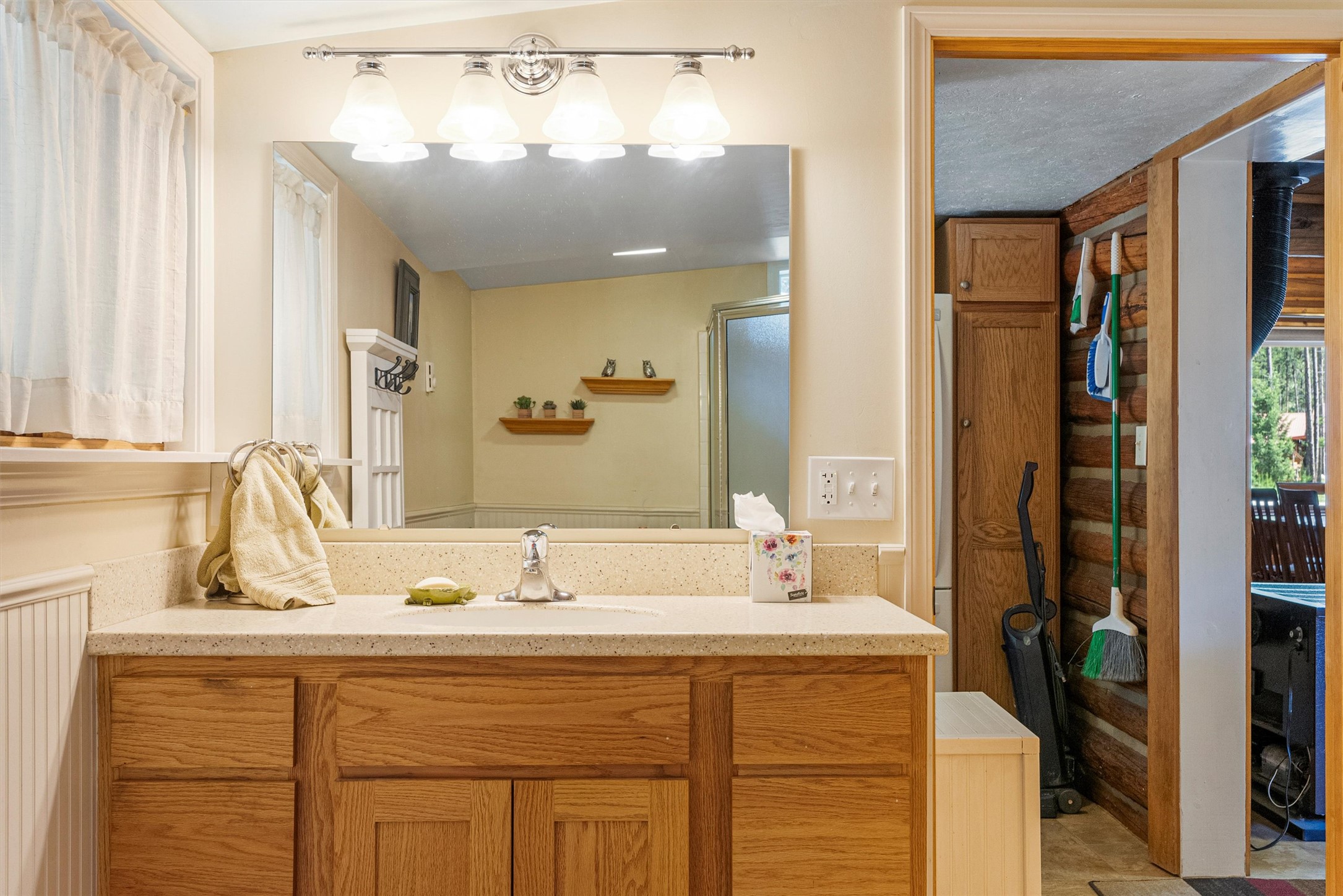 Sula, Montana 59871, United States, 2 Bedrooms Bedrooms, ,1 BathroomBathrooms,Residential,Active,155965