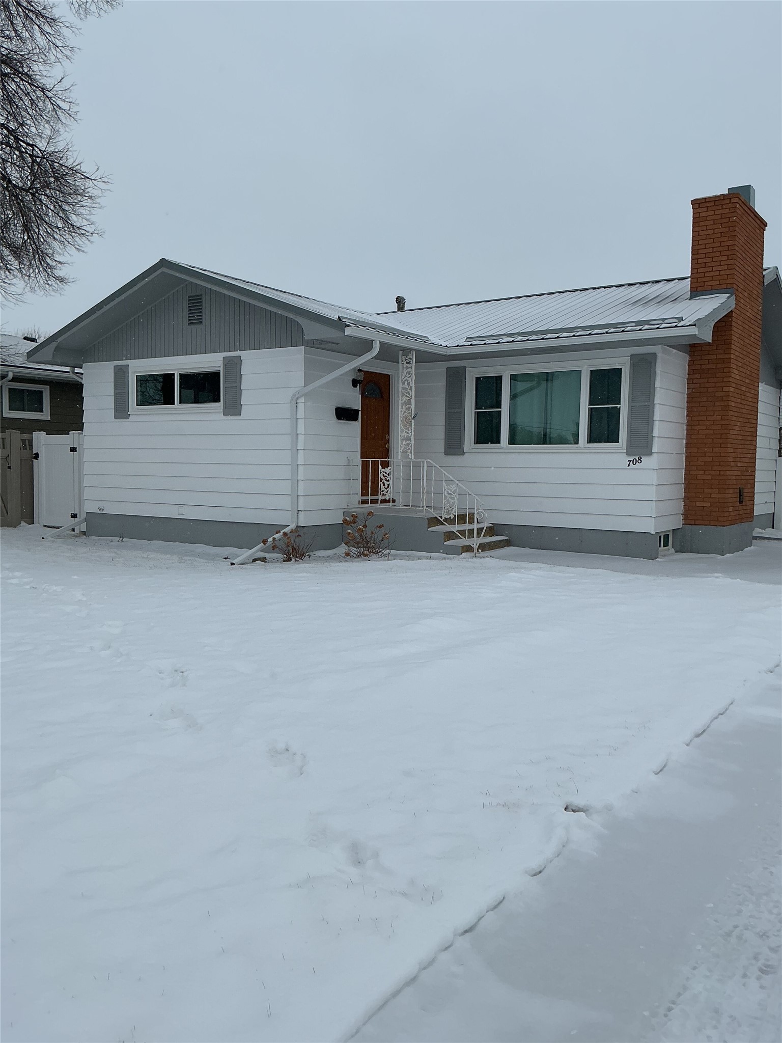 708 Riverview Drive E
