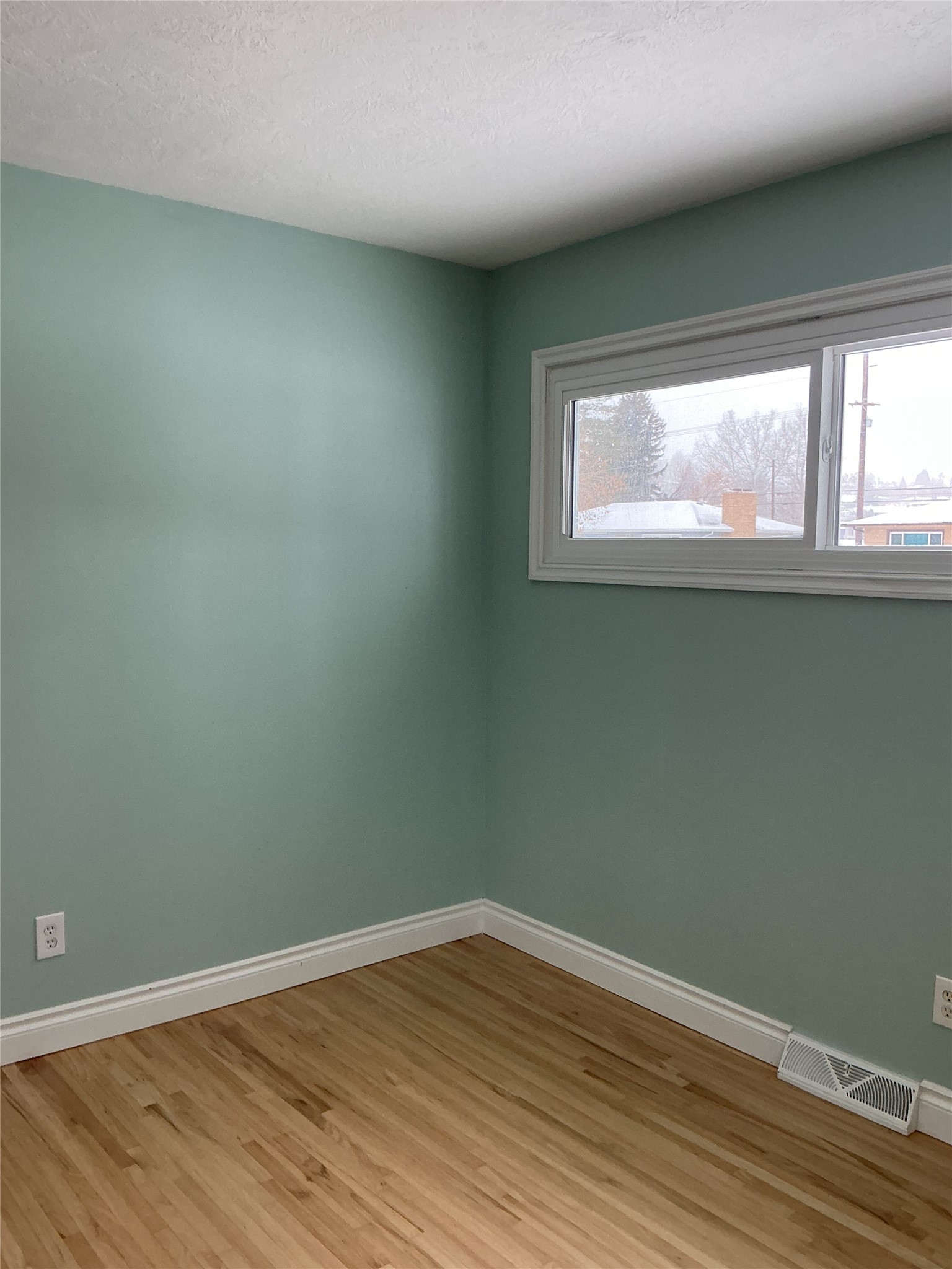 708 Riverview Drive E