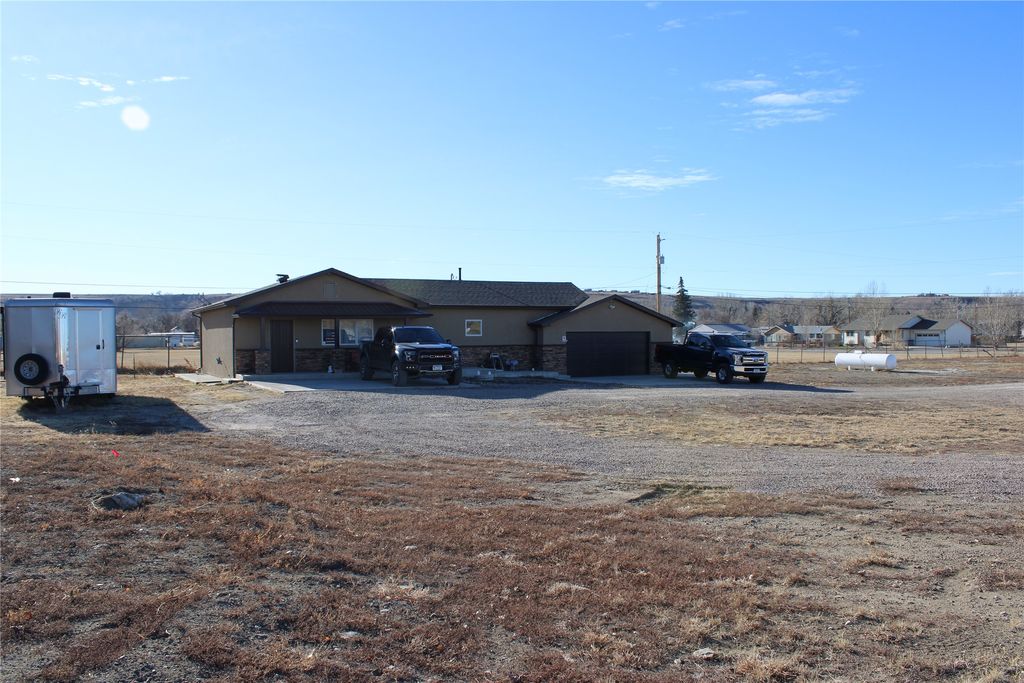 Photo of 301 24th Street NW, Great Falls, MT 59404 (MLS # 30064118)