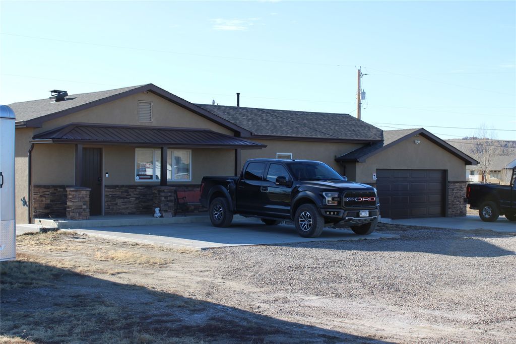 Photo of 301 24th Street NW, Great Falls, MT 59404 (MLS # 30064118)