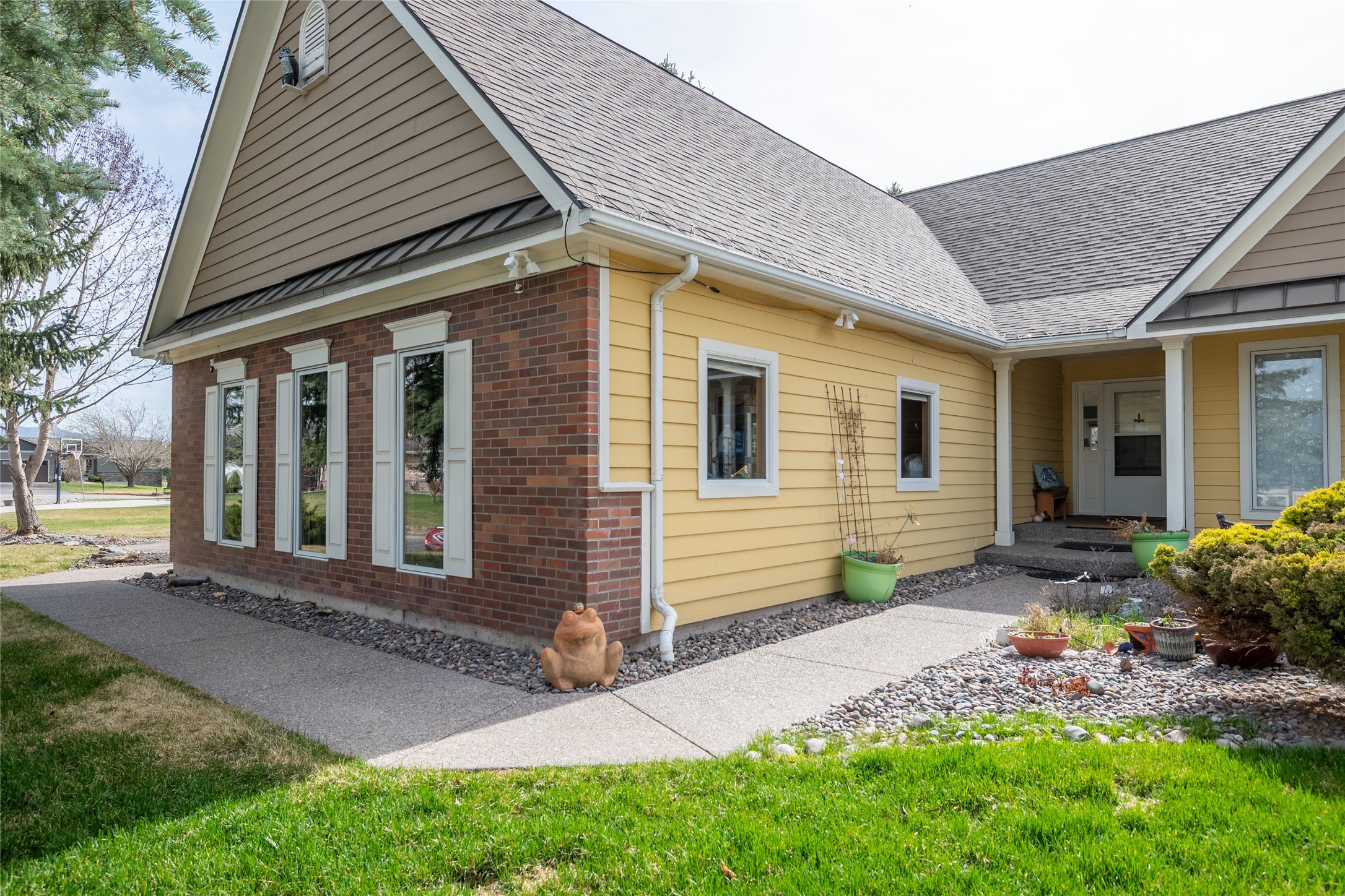 2465 Peregrine Loop