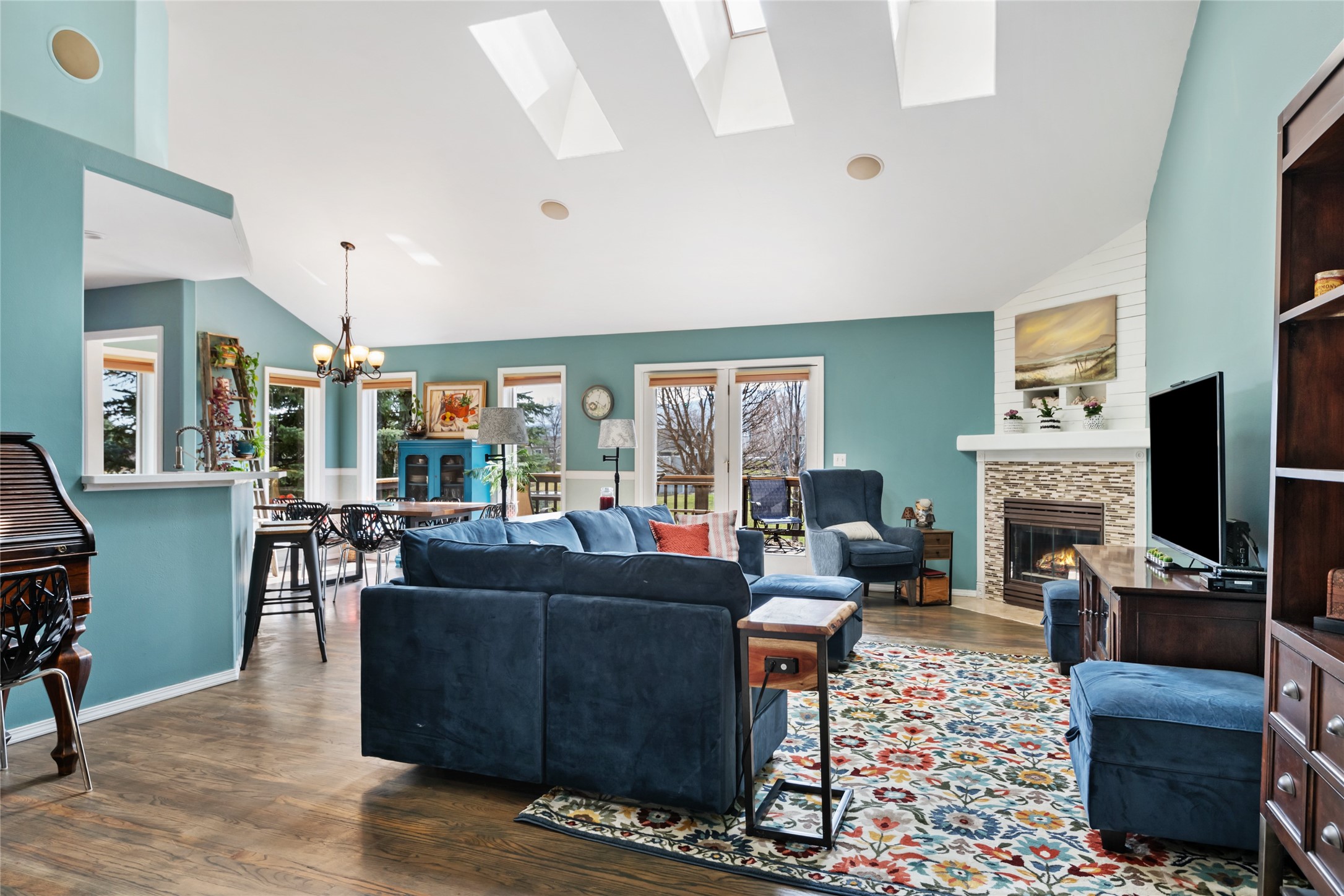 2465 Peregrine Loop