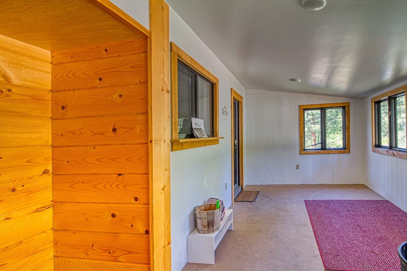 390 N Gold Creek Loop