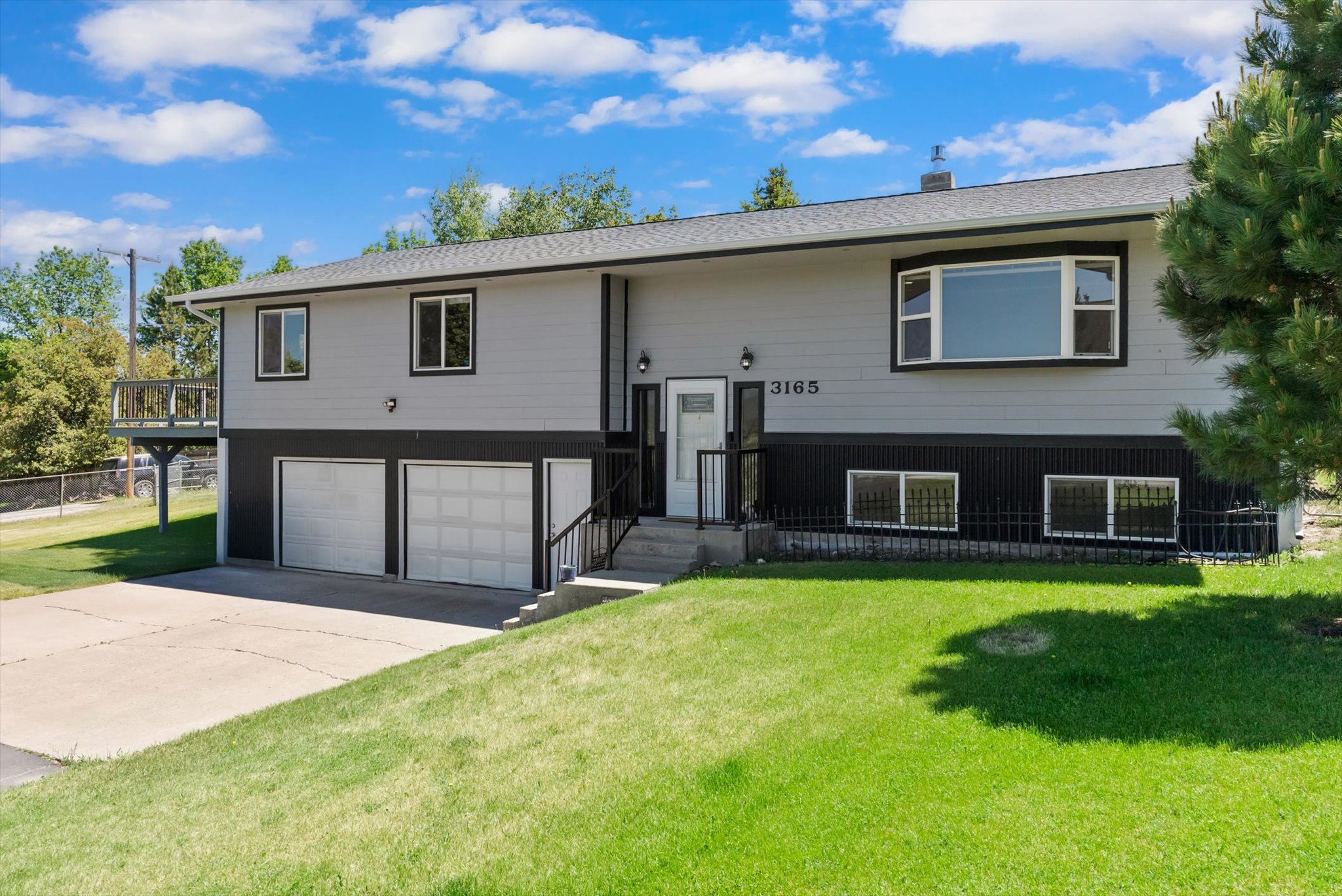 3165 Lamoreux Lane