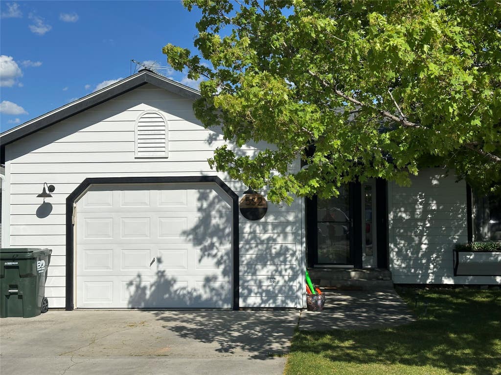 Photo of 552 N Daly Avenue, Hamilton, MT 59840 (MLS # 30067777)