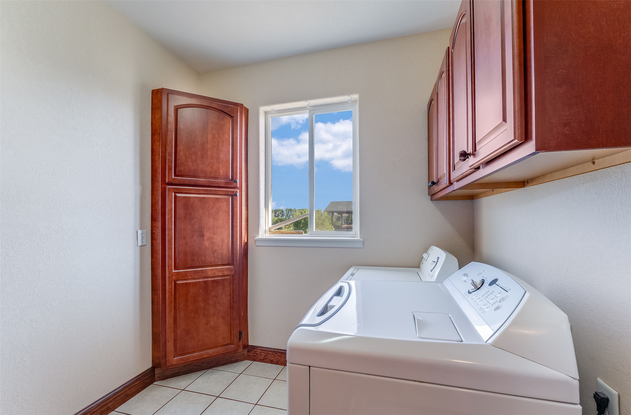 Ronan, Montana 59864, United States, 5 Bedrooms Bedrooms, ,4 BathroomsBathrooms,Residential,Active,154395