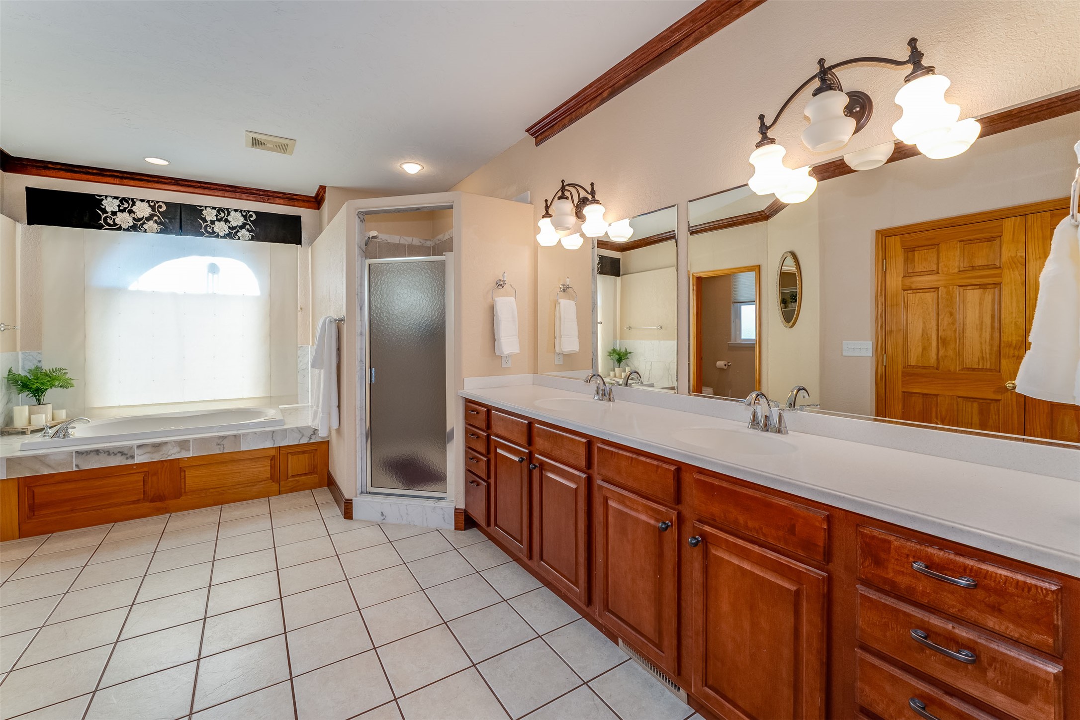 Ronan, Montana 59864, United States, 5 Bedrooms Bedrooms, ,4 BathroomsBathrooms,Residential,Active,154395