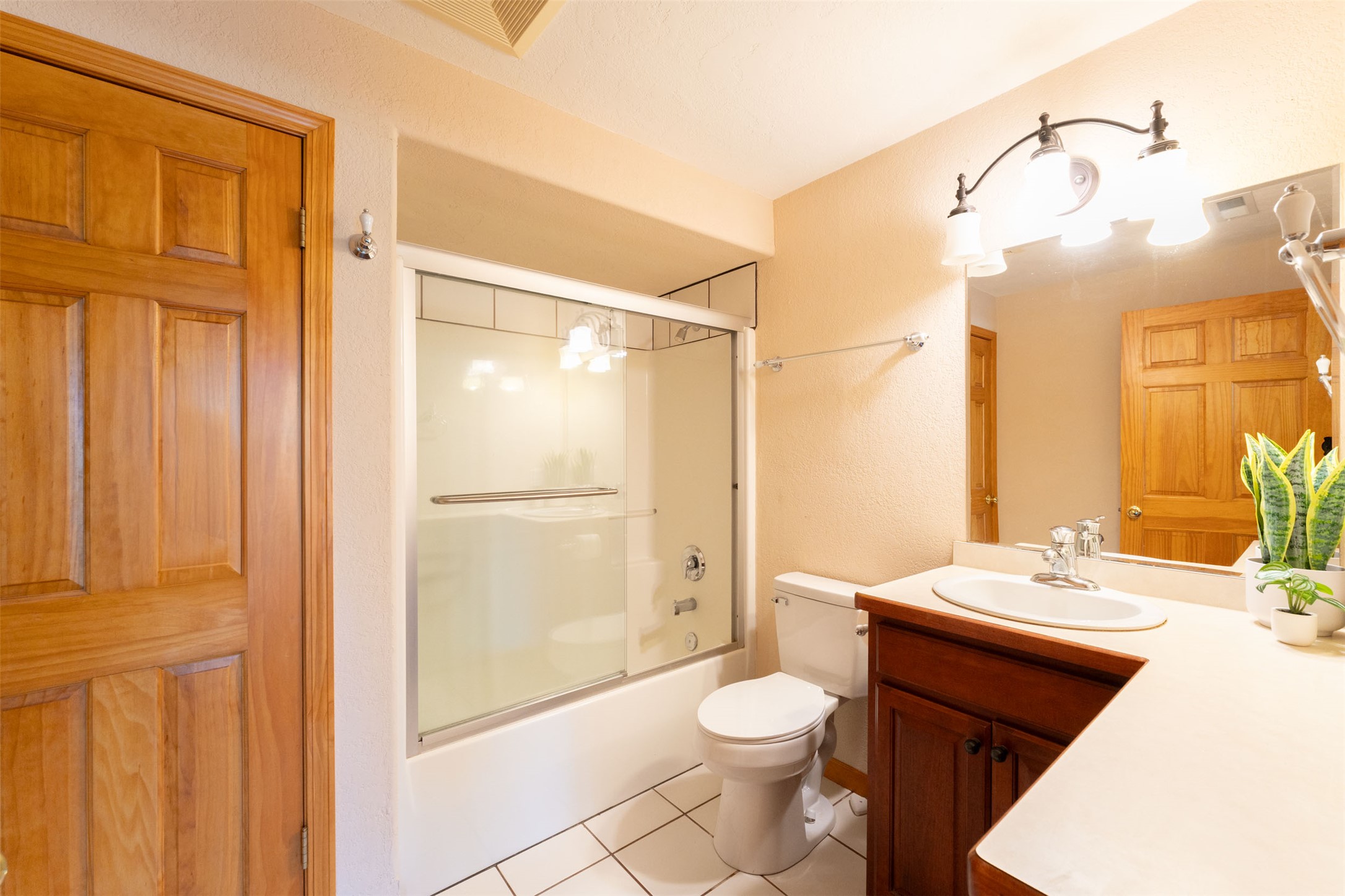 Ronan, Montana 59864, United States, 5 Bedrooms Bedrooms, ,4 BathroomsBathrooms,Residential,Active,154395