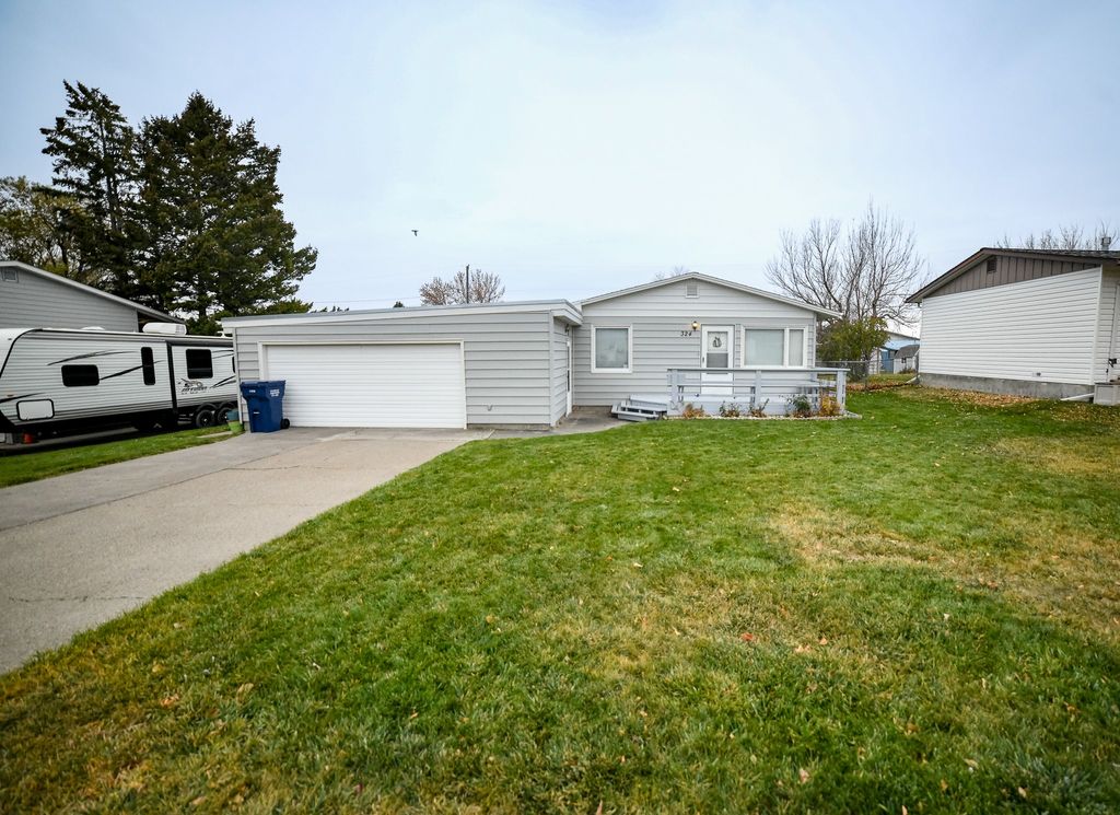 Photo of 324 Riverview 4 W, Great Falls, MT 59404 (MLS # 30060863)