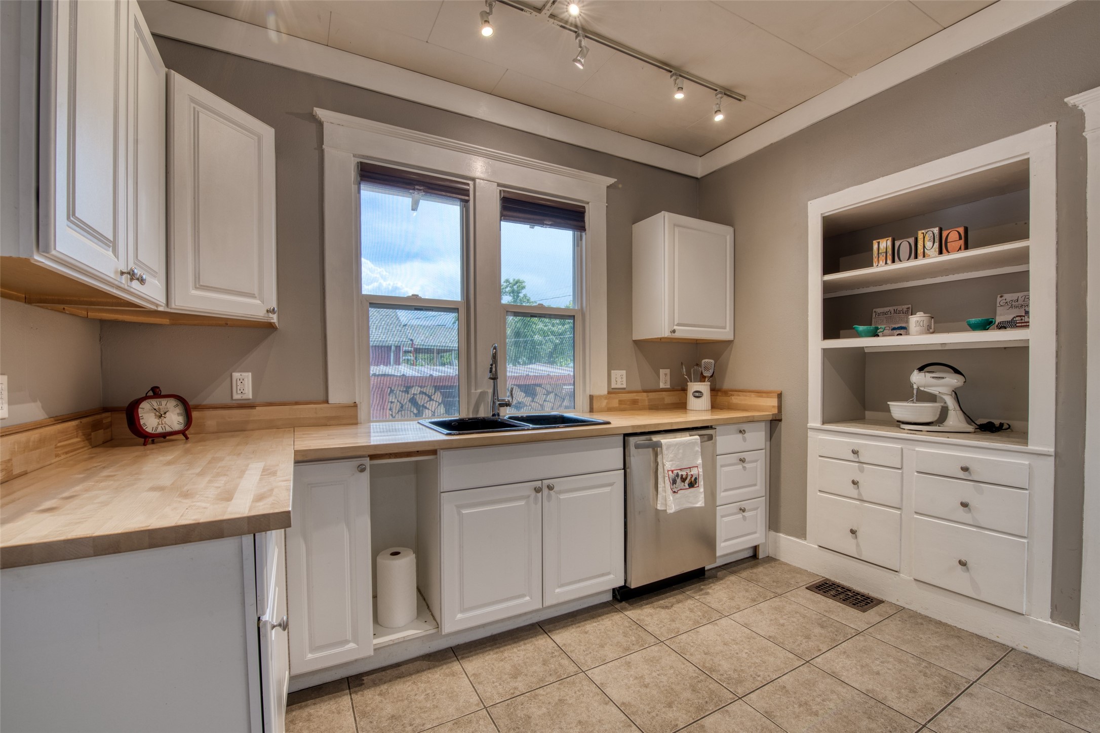 Hamilton, Montana 59840, United States, 2 Bedrooms Bedrooms, ,2 BathroomsBathrooms,Residential,Pending,59840