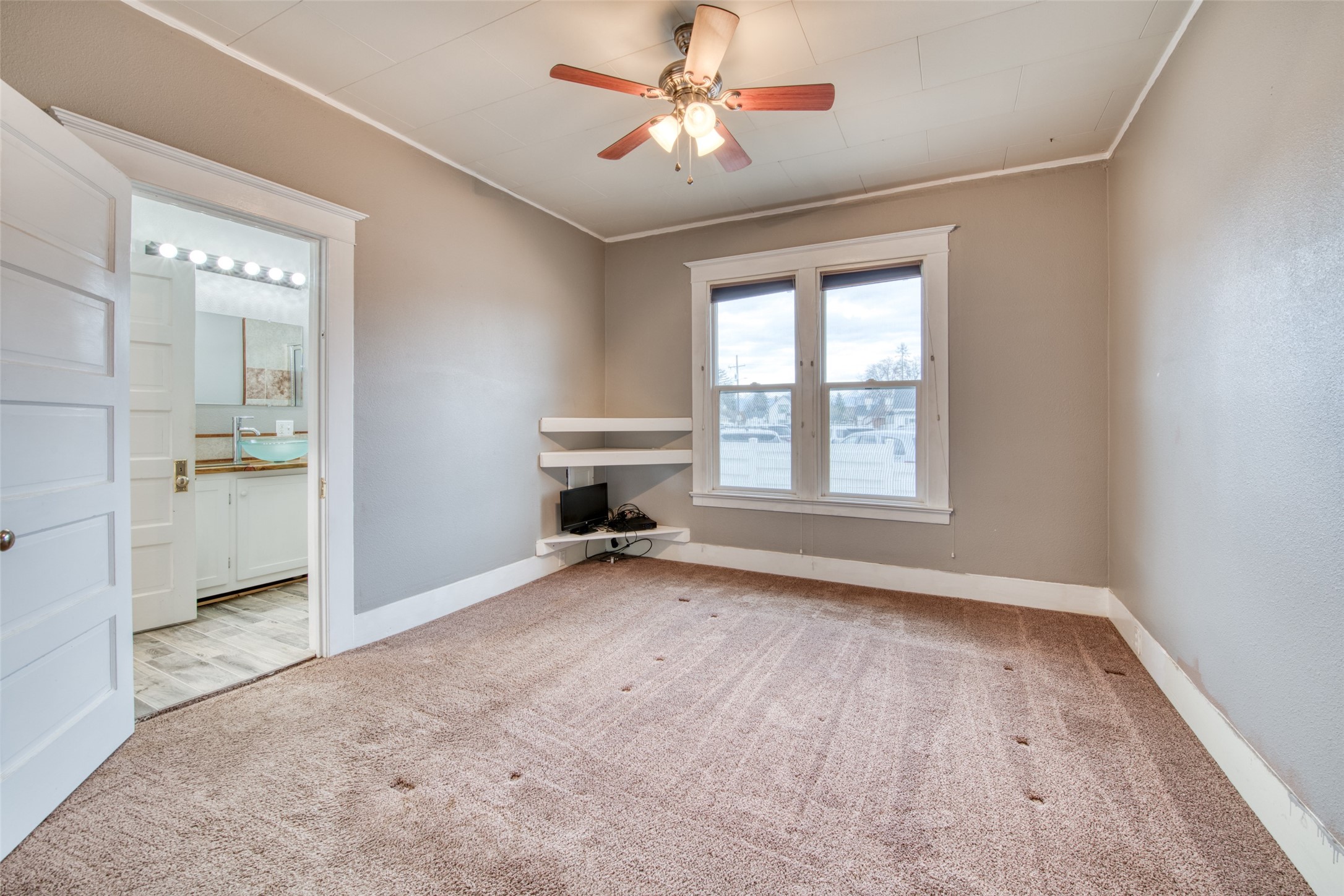 Hamilton, Montana 59840, United States, 2 Bedrooms Bedrooms, ,2 BathroomsBathrooms,Residential,Pending,59840