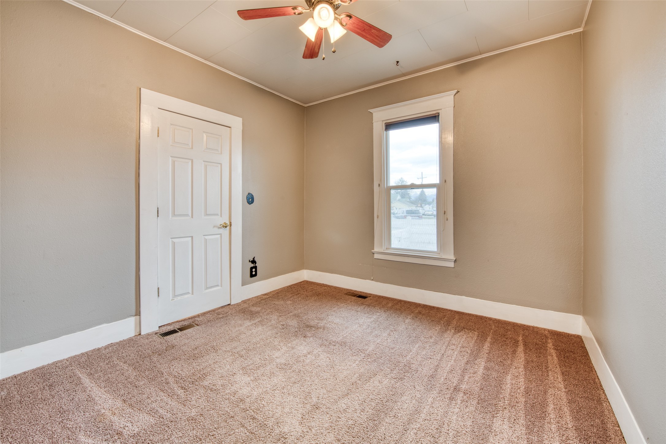 Hamilton, Montana 59840, United States, 2 Bedrooms Bedrooms, ,2 BathroomsBathrooms,Residential,Pending,59840