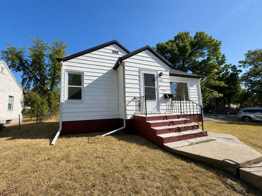 Photo of 1027 3rd Avenue S, Great Falls, MT 59405 (MLS # 30076311)