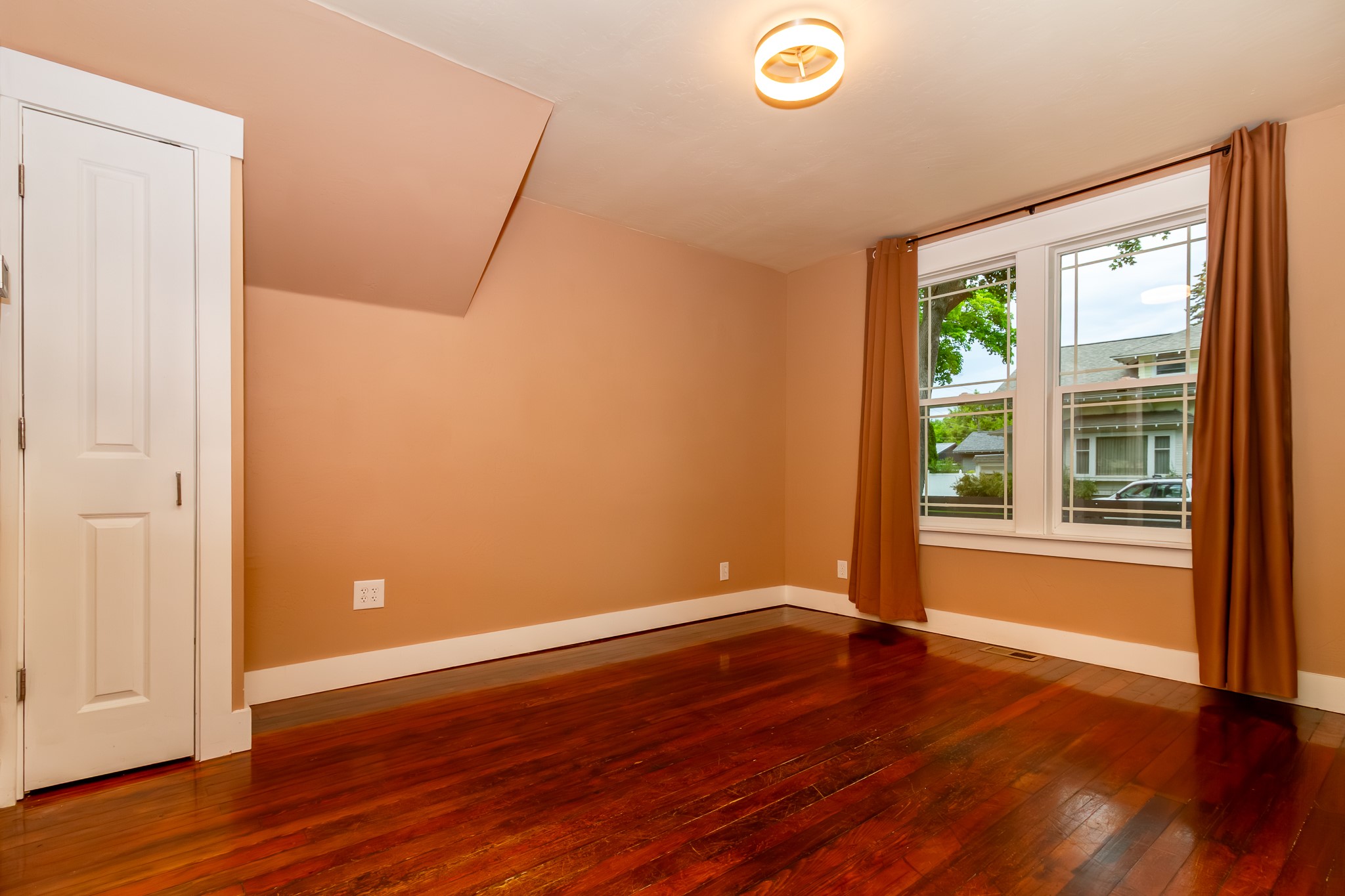 47 5th Avenue E