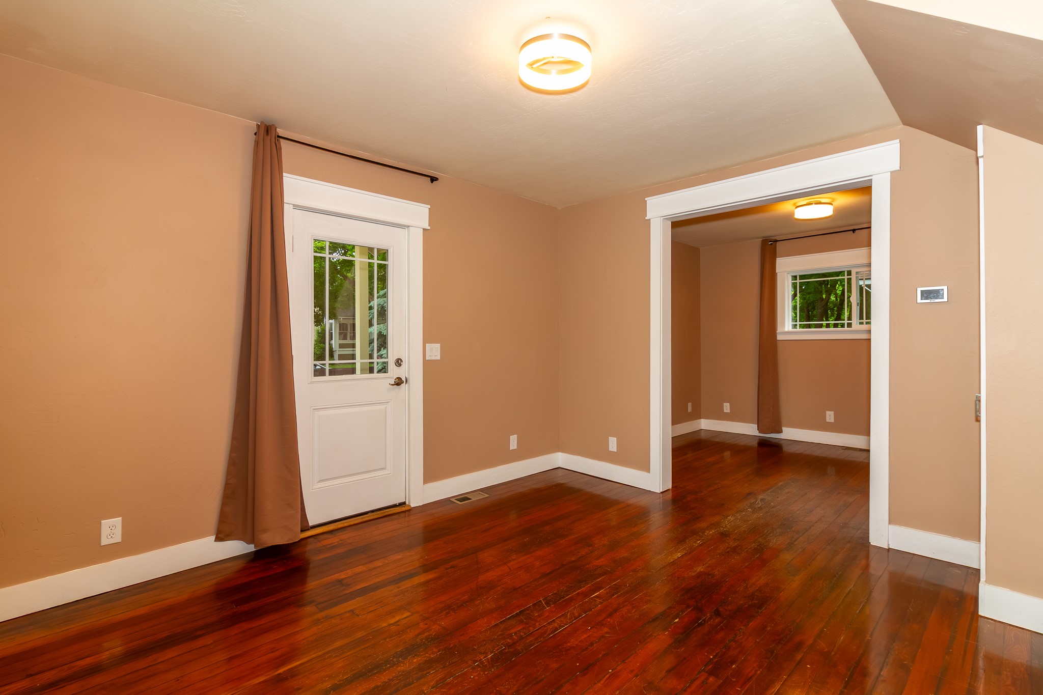47 5th Avenue E