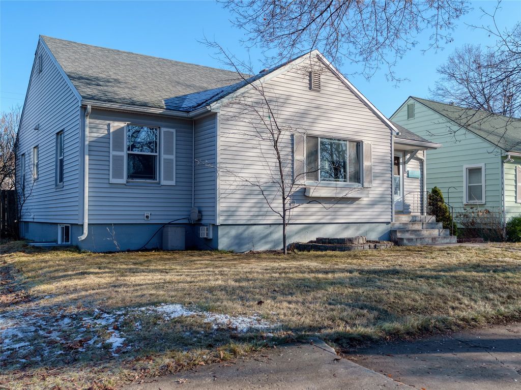 Photo of 1229 3RD Avenue E, Kalispell, MT 59901 (MLS # 30064099)