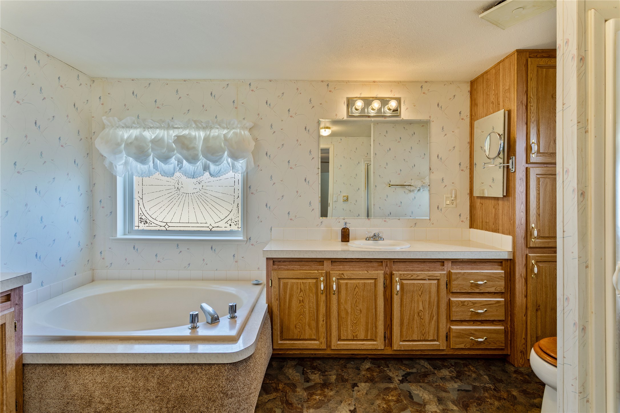 Victor, Montana 59875, United States, 4 Bedrooms Bedrooms, ,3 BathroomsBathrooms,Residential,Pending,113978