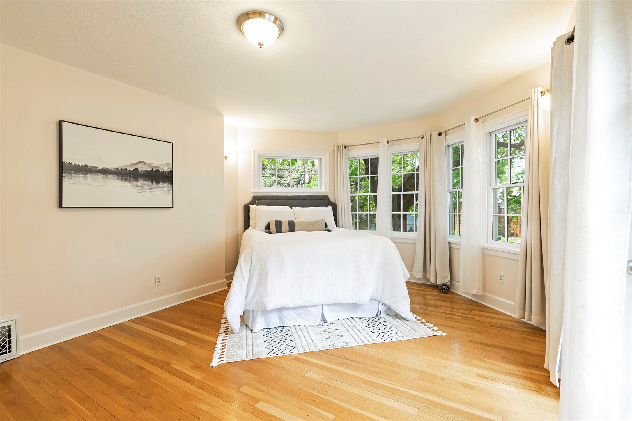 Missoula, Montana 59801, United States, 4 Bedrooms Bedrooms, ,3 BathroomsBathrooms,Residential,Active,127760