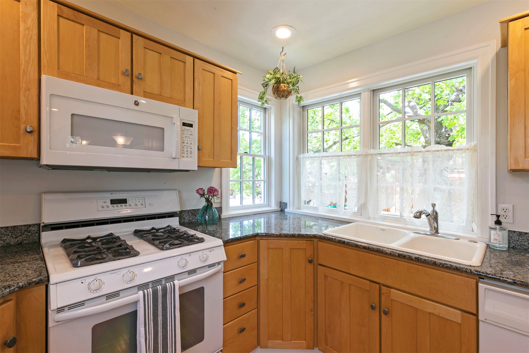 Missoula, Montana 59801, United States, 4 Bedrooms Bedrooms, ,3 BathroomsBathrooms,Residential,Active,127760