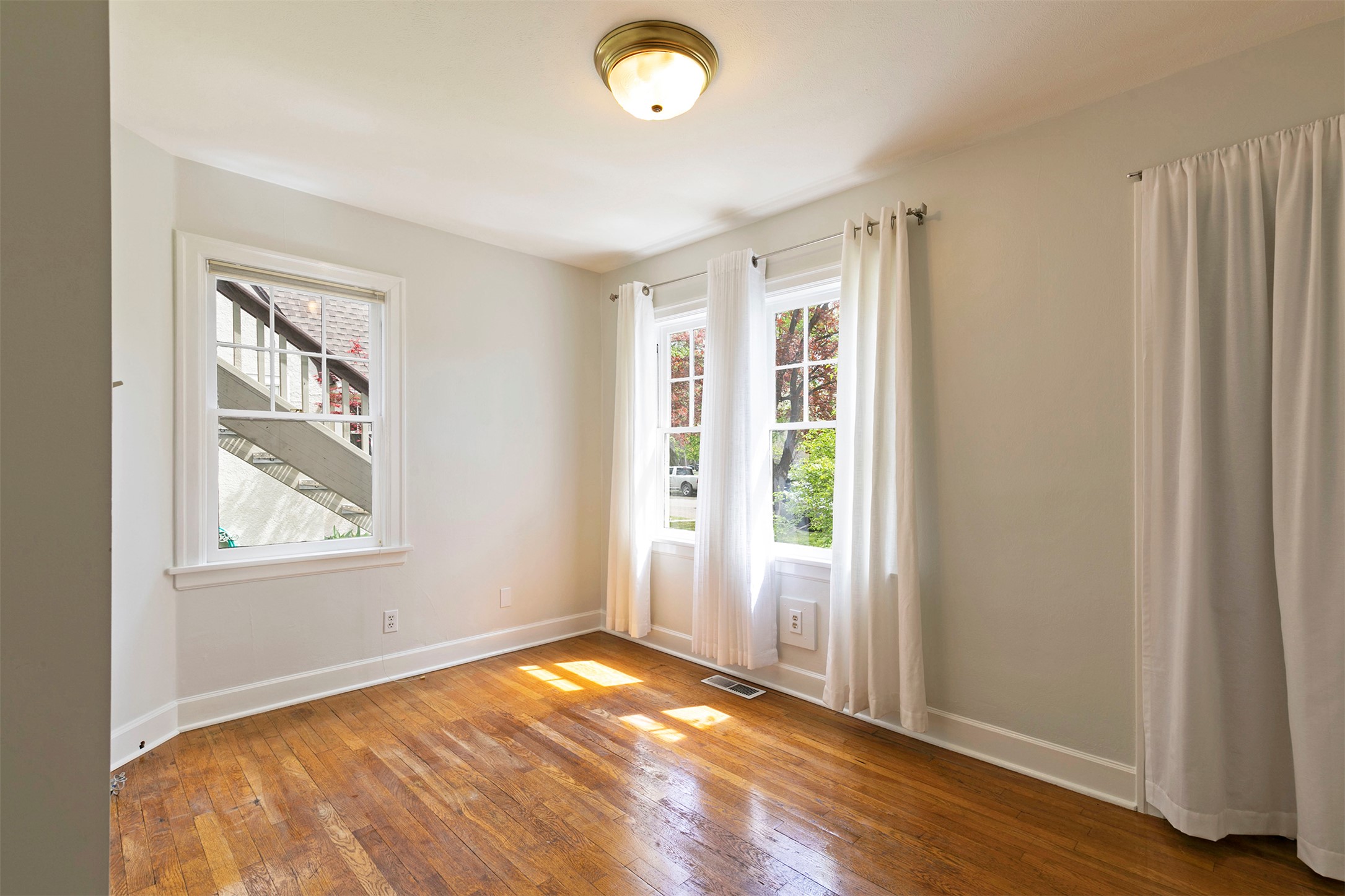 Missoula, Montana 59801, United States, 4 Bedrooms Bedrooms, ,3 BathroomsBathrooms,Residential,Active,127760