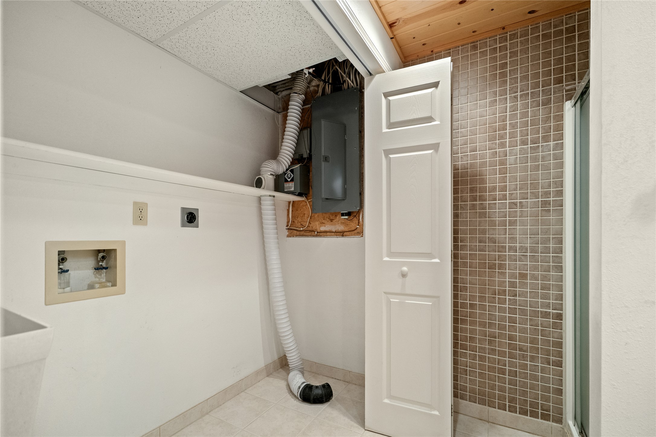 Clancy, Montana 59634, United States, 4 Bedrooms Bedrooms, ,3 BathroomsBathrooms,Residential,Active,182299