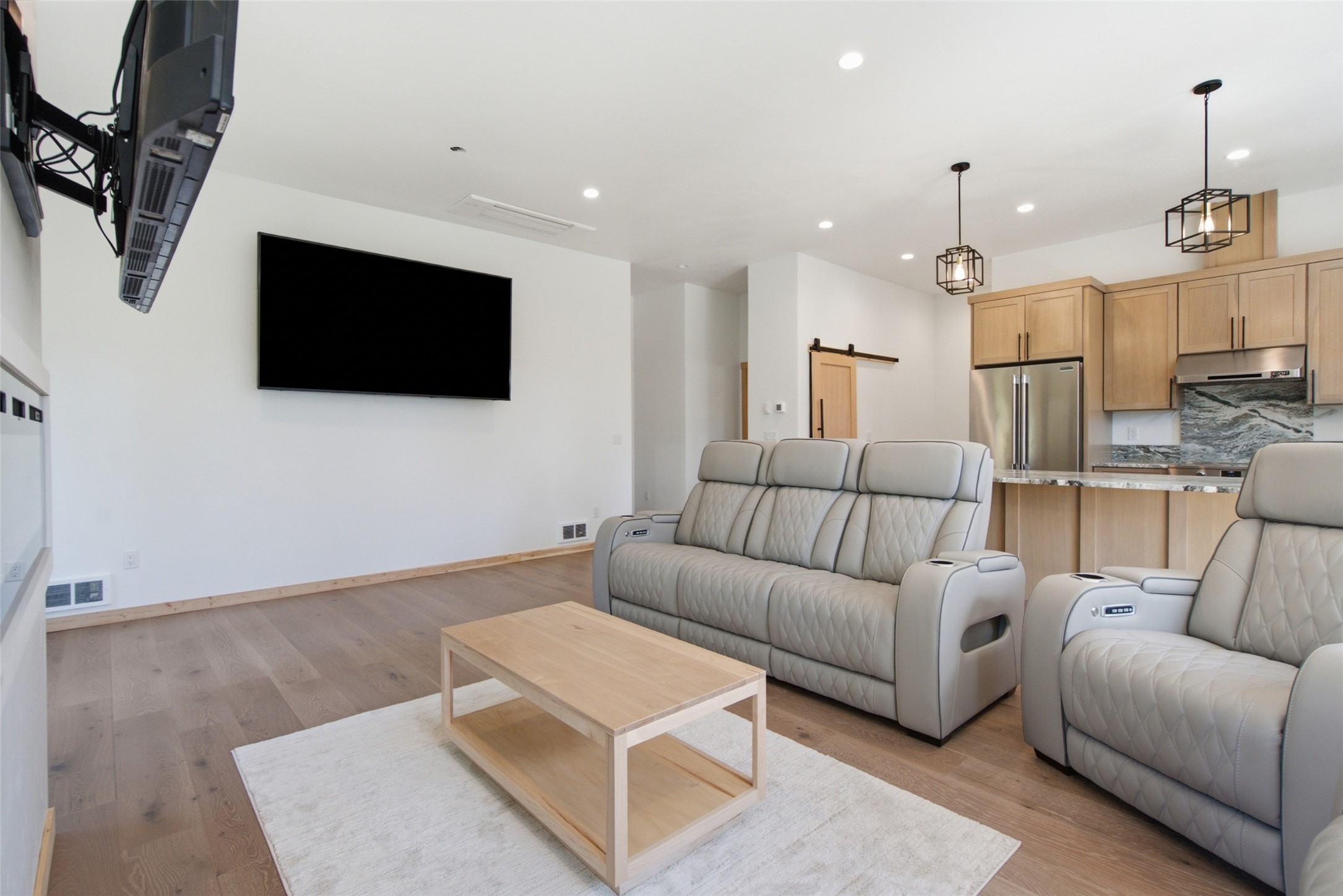 385 S Eighty Drive
