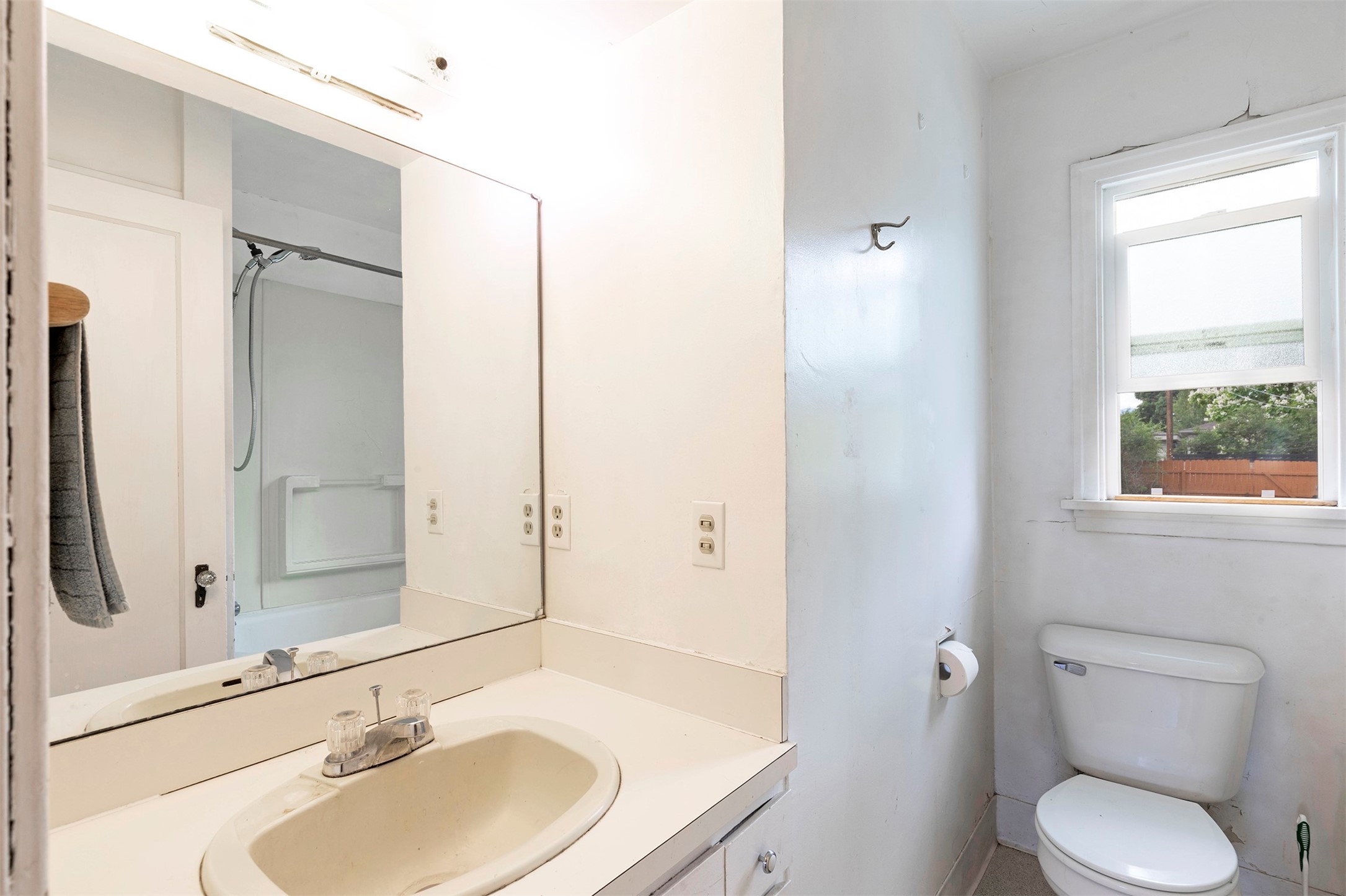 Missoula, Montana 59801, United States, 3 Bedrooms Bedrooms, ,2 BathroomsBathrooms,Residential,Pending,53123