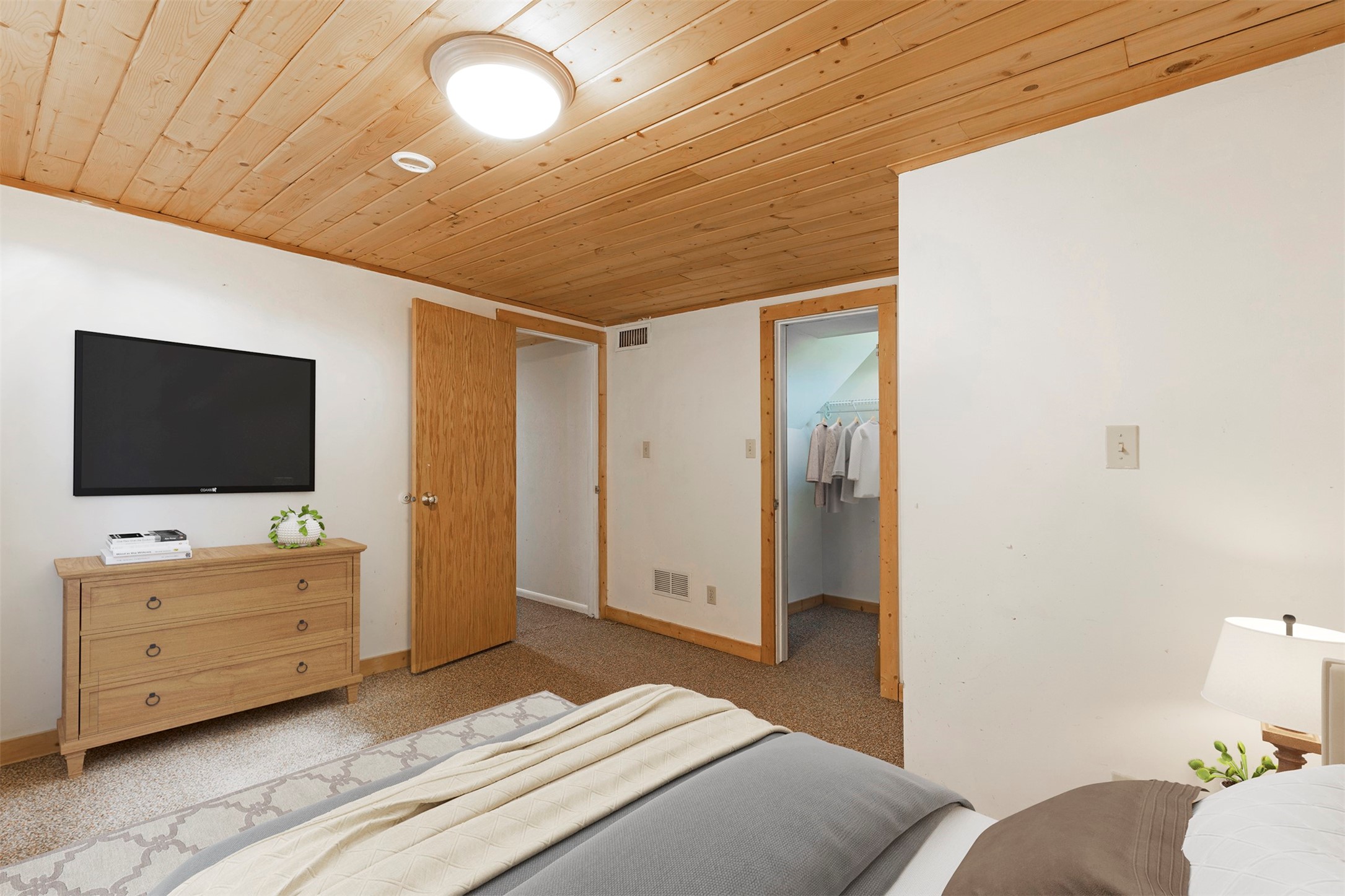 Missoula, Montana 59801, United States, 3 Bedrooms Bedrooms, ,2 BathroomsBathrooms,Residential,Pending,53123