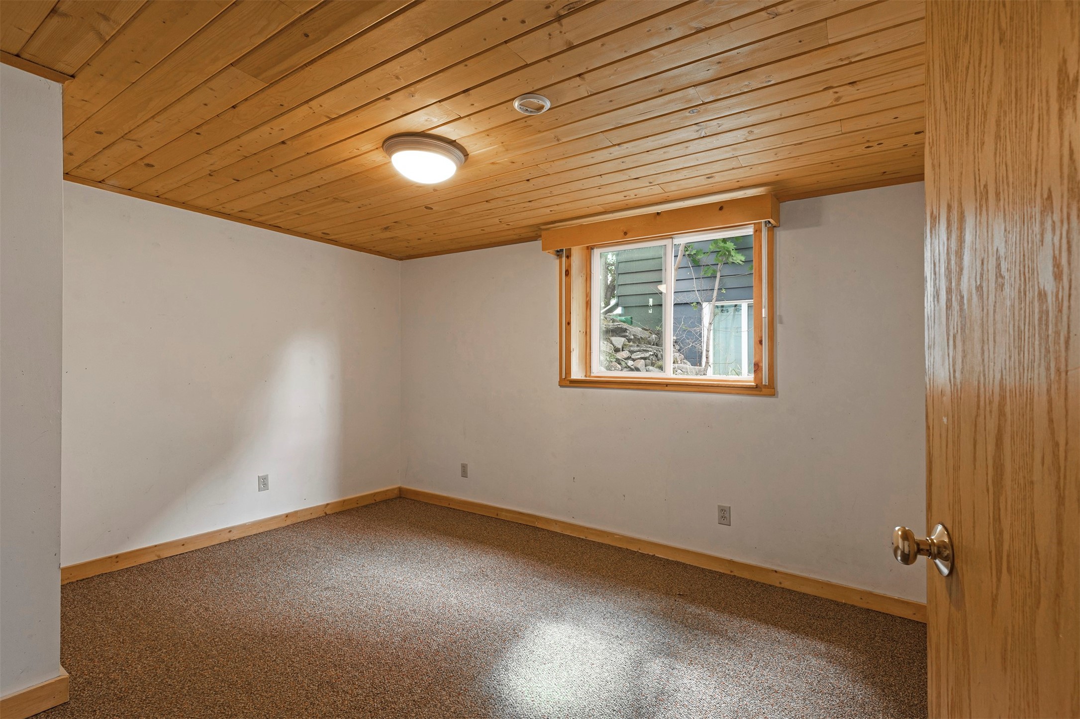 Missoula, Montana 59801, United States, 3 Bedrooms Bedrooms, ,2 BathroomsBathrooms,Residential,Pending,53123