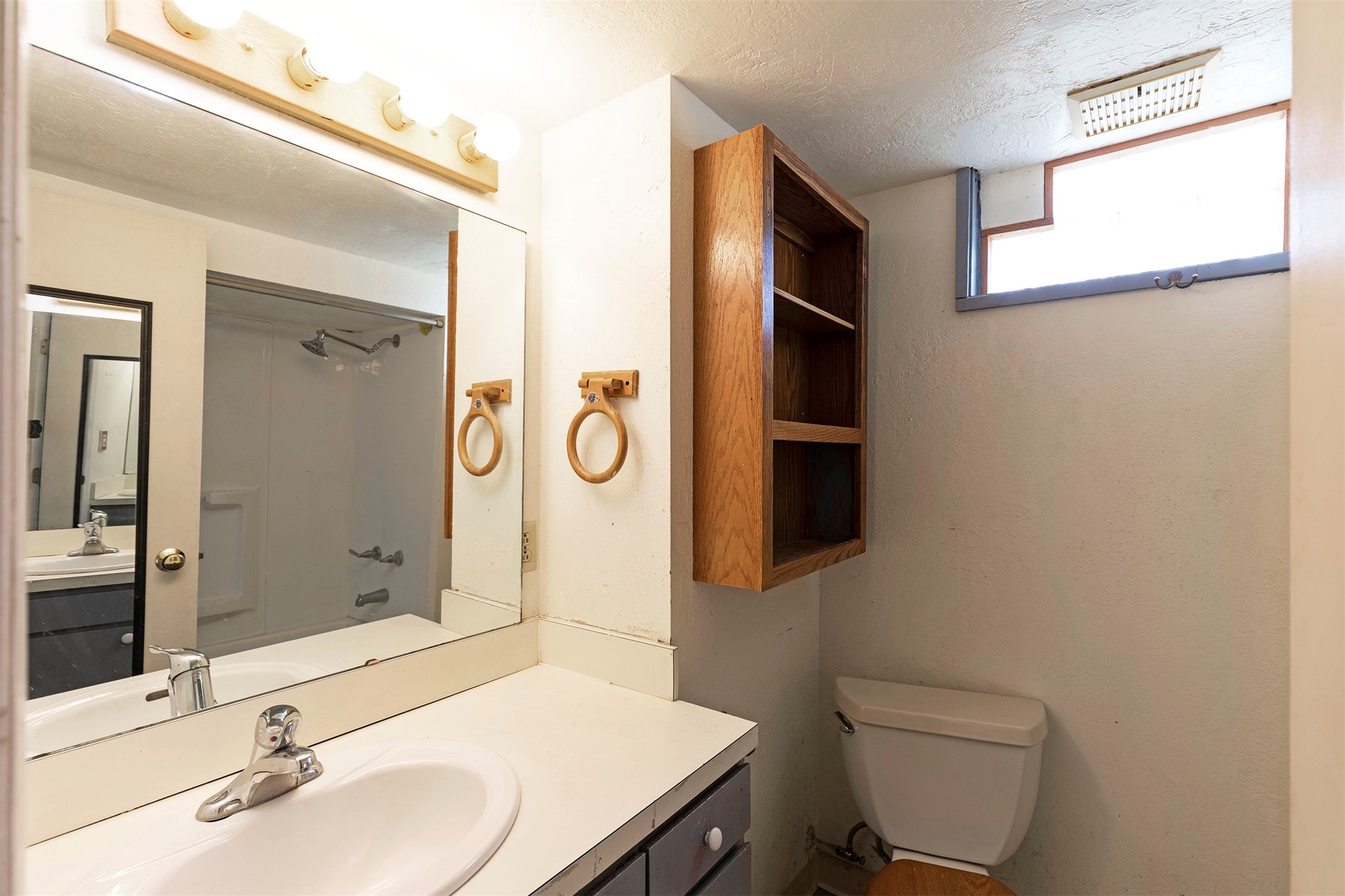 Missoula, Montana 59801, United States, 3 Bedrooms Bedrooms, ,2 BathroomsBathrooms,Residential,Pending,53123