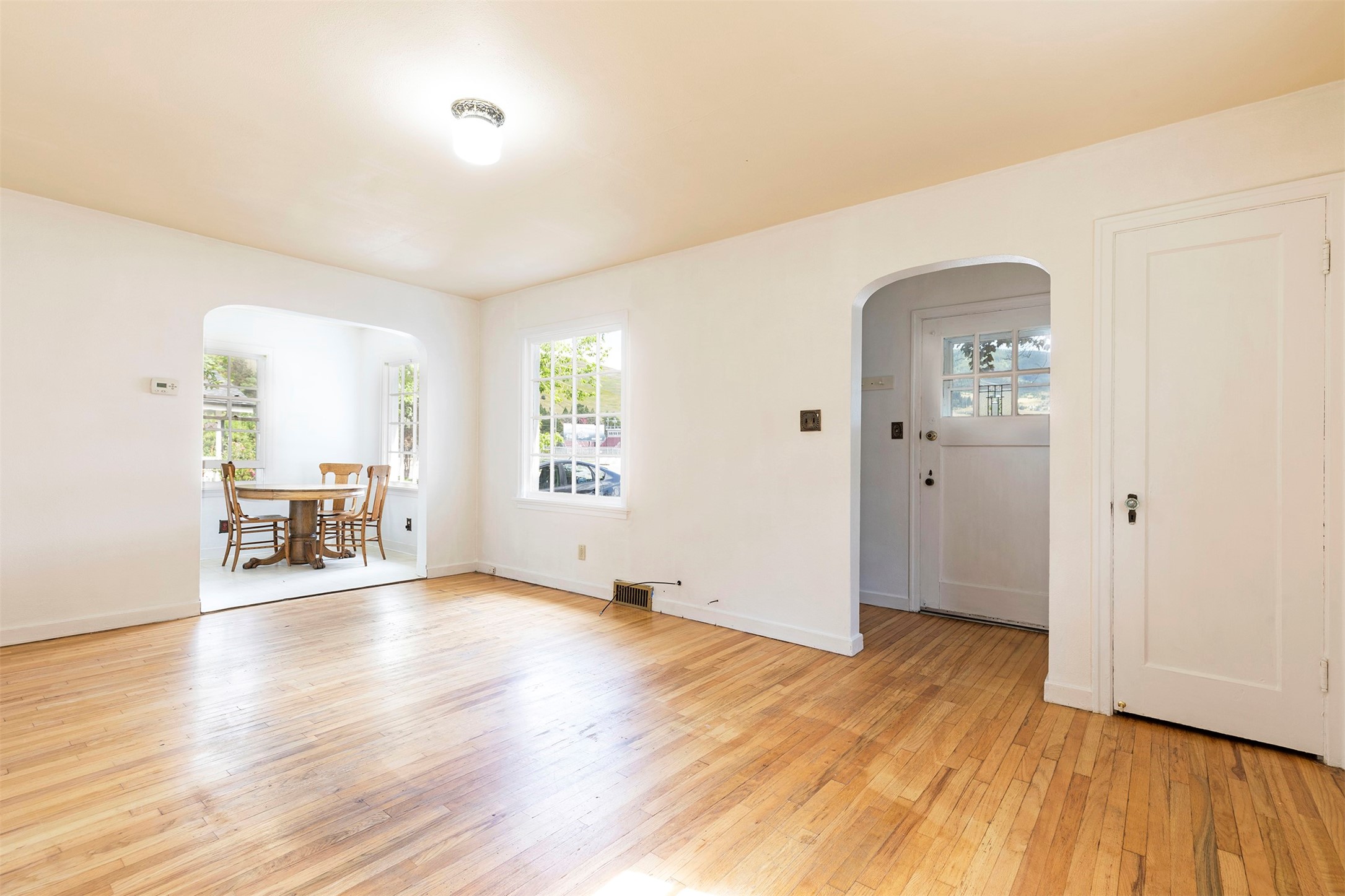 Missoula, Montana 59801, United States, 3 Bedrooms Bedrooms, ,2 BathroomsBathrooms,Residential,Pending,53123