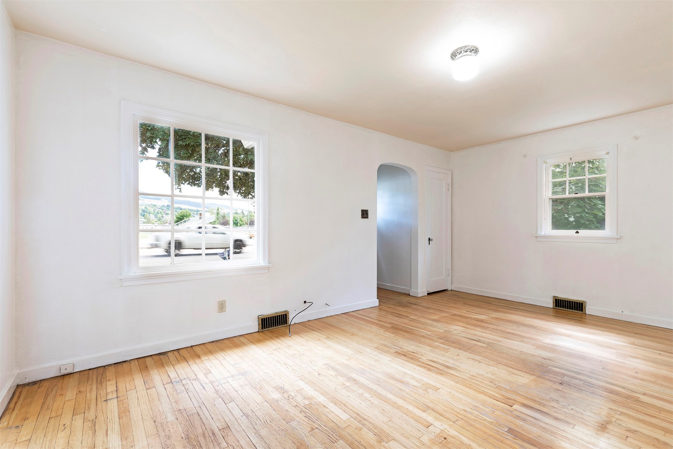 Missoula, Montana 59801, United States, 3 Bedrooms Bedrooms, ,2 BathroomsBathrooms,Residential,Pending,53123