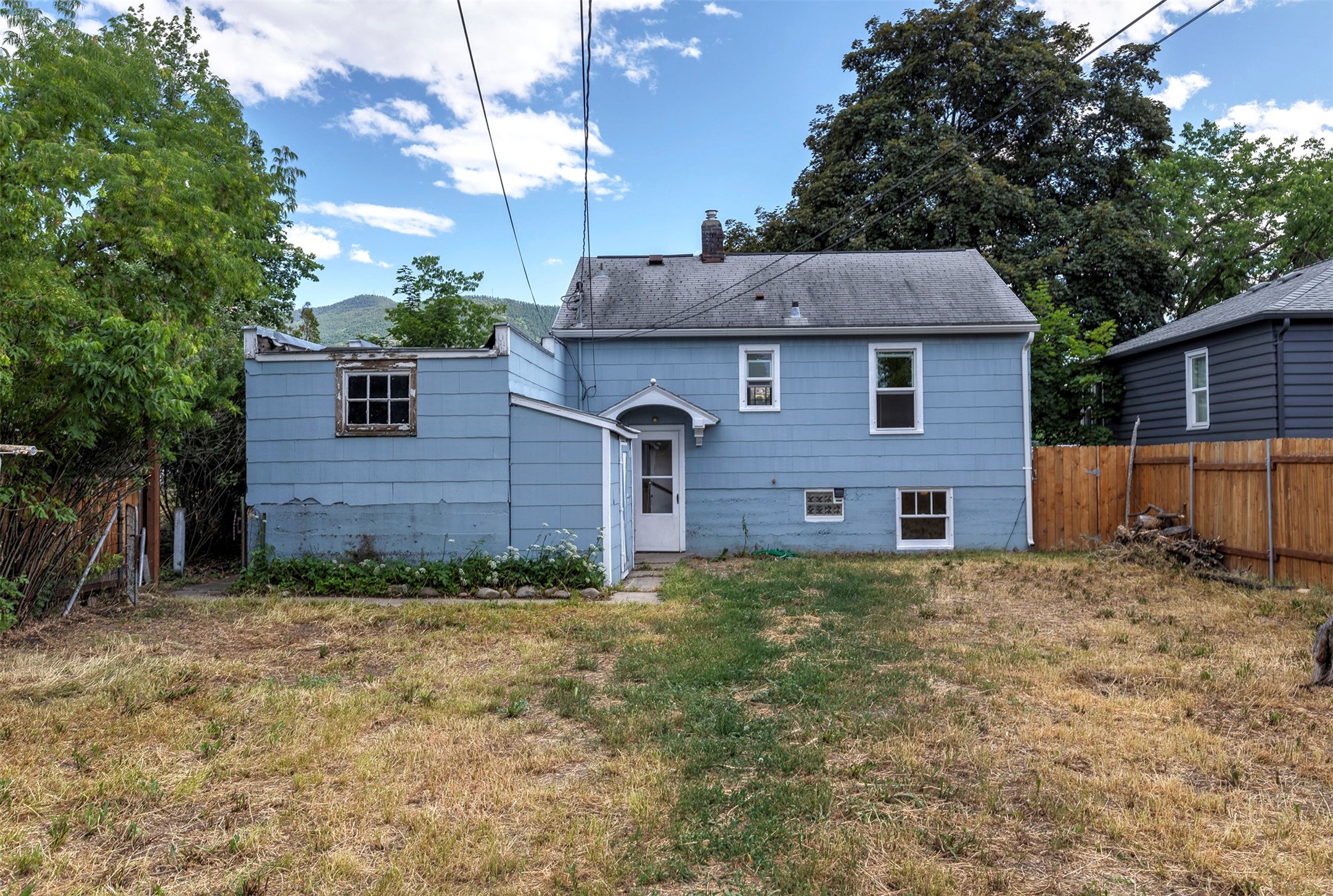 Missoula, Montana 59801, United States, 3 Bedrooms Bedrooms, ,2 BathroomsBathrooms,Residential,Pending,53123