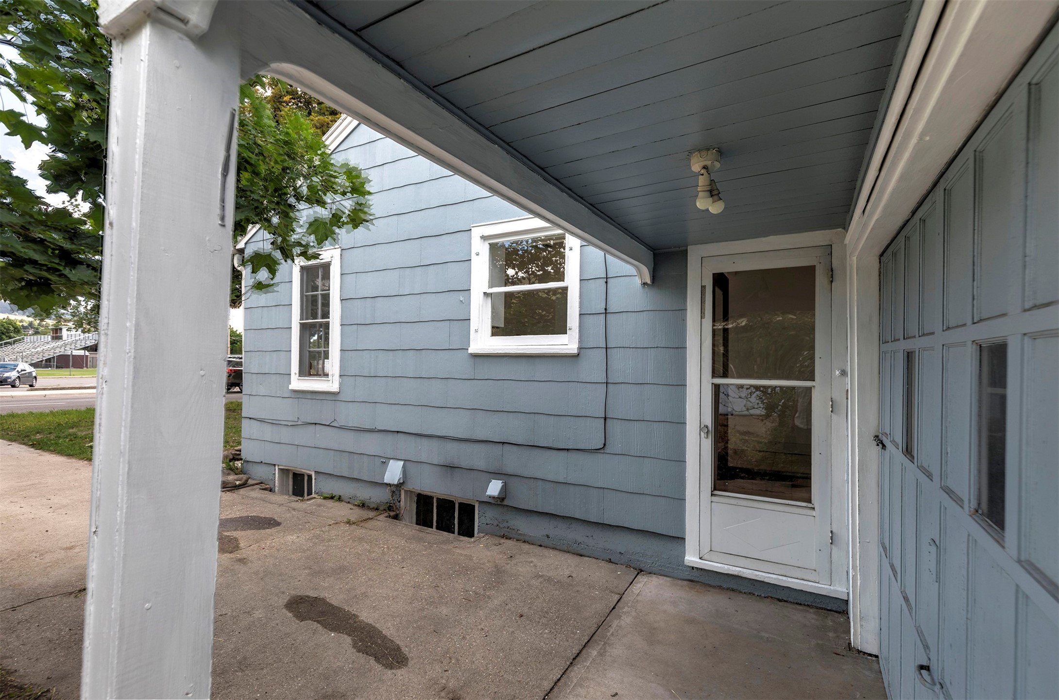 Missoula, Montana 59801, United States, 3 Bedrooms Bedrooms, ,2 BathroomsBathrooms,Residential,Pending,53123