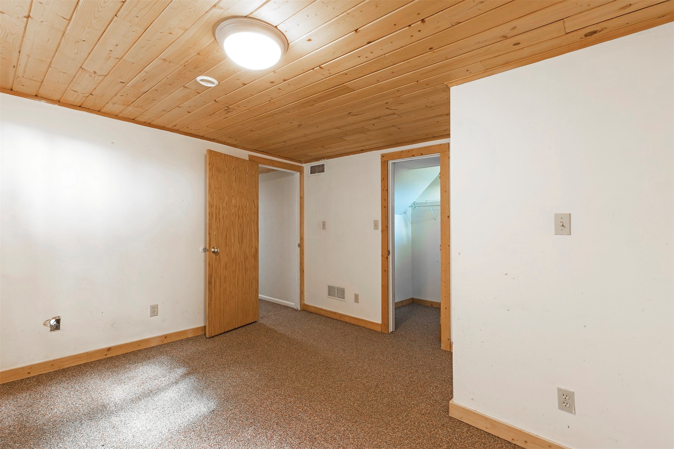 Missoula, Montana 59801, United States, 3 Bedrooms Bedrooms, ,2 BathroomsBathrooms,Residential,Pending,53123