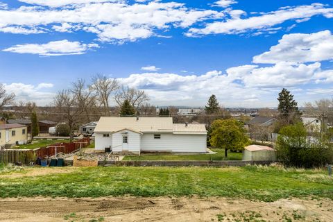 Tiny photo for 1919 Chicago Avenue, Black Eagle, MT 59414 (MLS # 30069561)